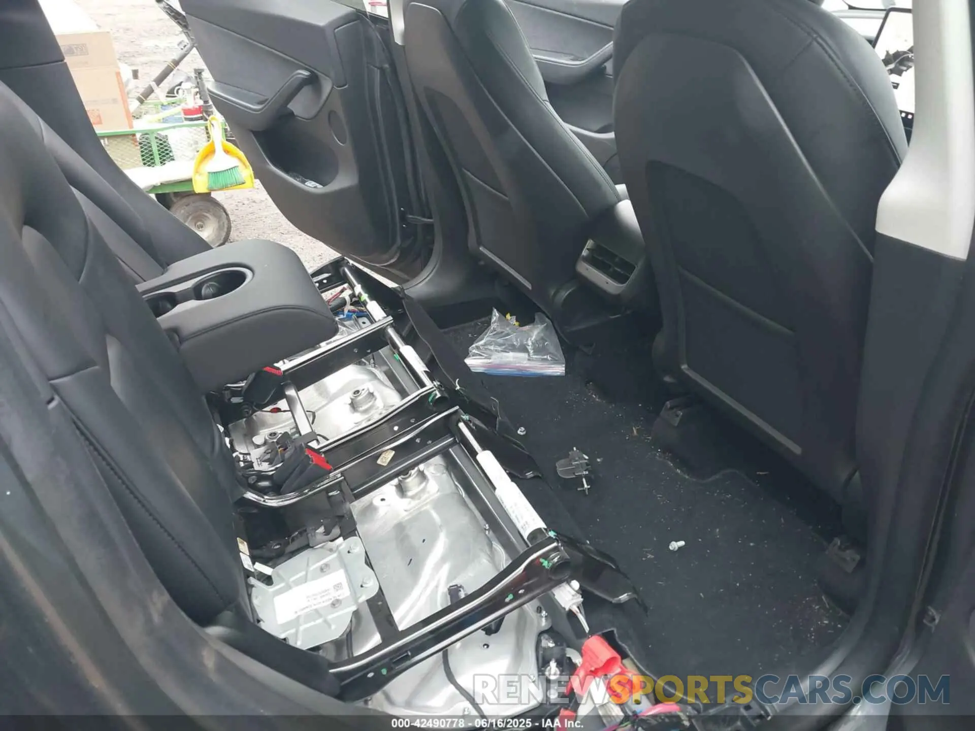 8 Фотография поврежденного автомобиля 5YJYGDEE2LF048017 TESLA MODEL Y 2020