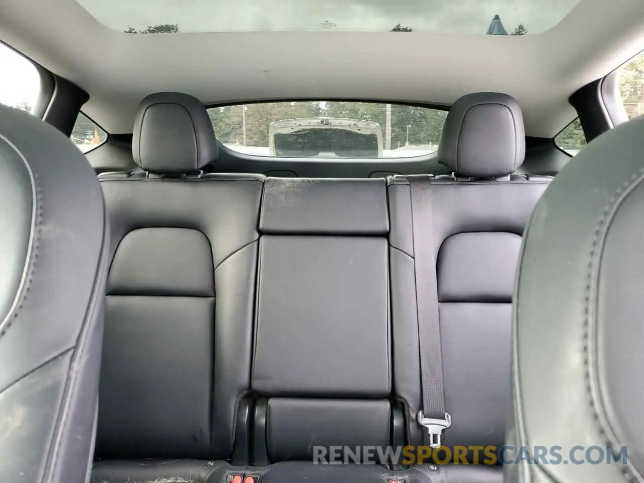 10 Photograph of a damaged car 5YJYGDEE2LF050558 TESLA MODEL Y 2020