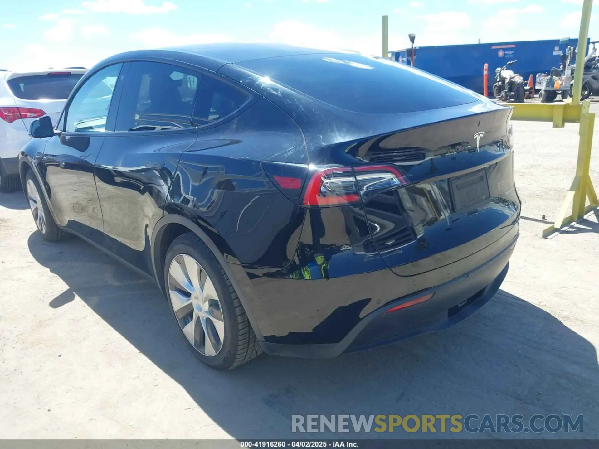 3 Photograph of a damaged car 5YJYGDEE2LF059177 TESLA MODEL Y 2020