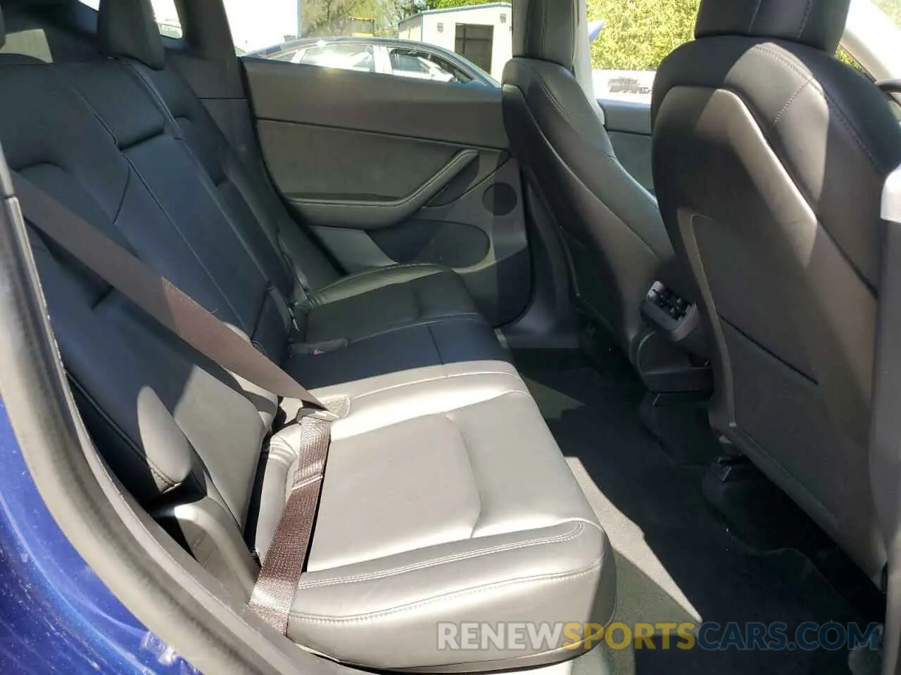 11 Photograph of a damaged car 5YJYGDEE3LF008304 TESLA MODEL Y 2020