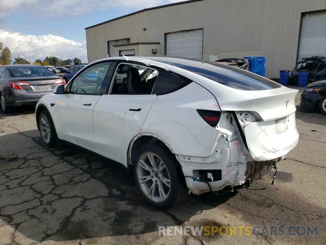 2 Фотография поврежденного автомобиля 5YJYGDEE3LF014216 TESLA MODEL Y 2020