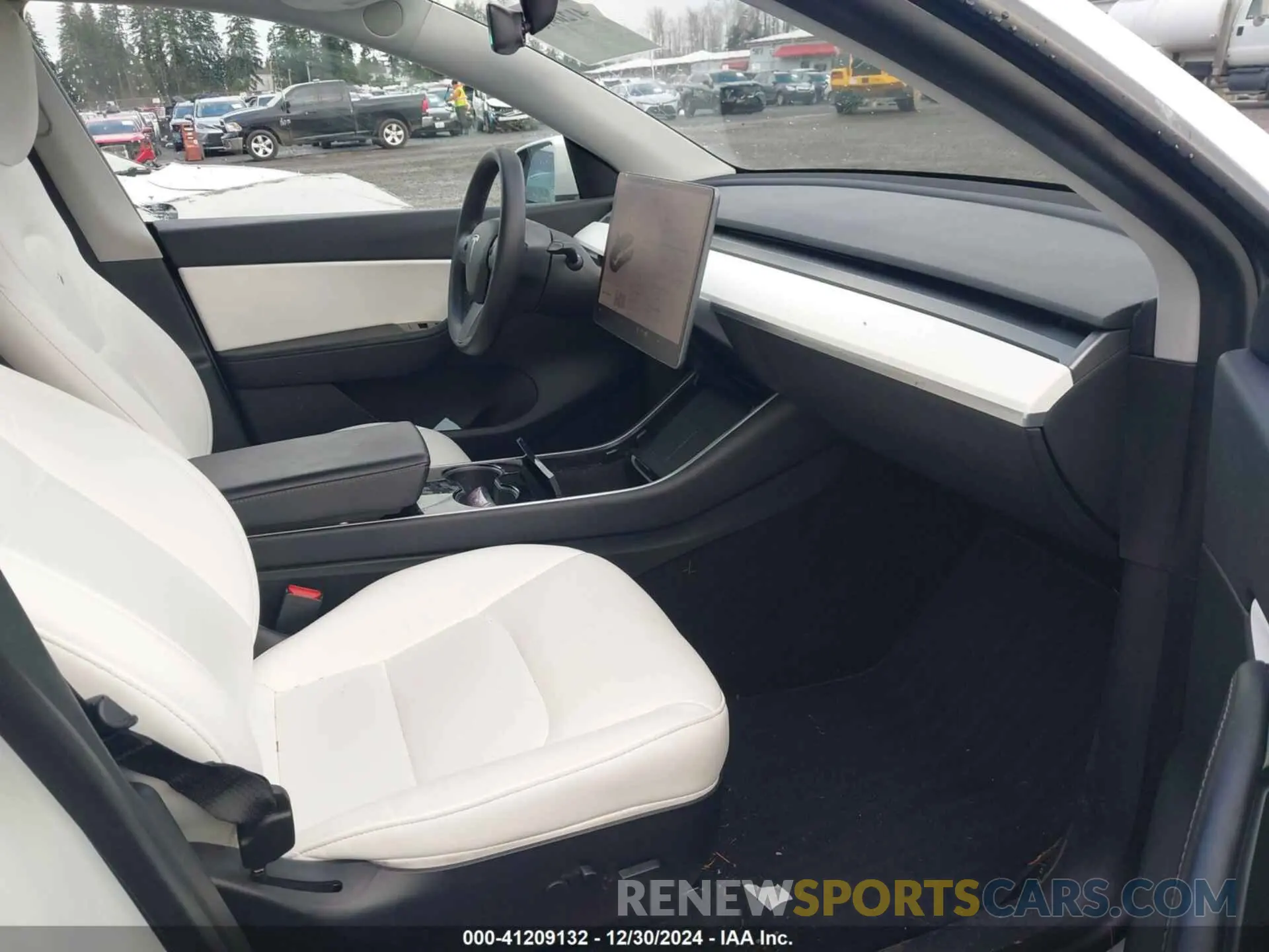 5 Photograph of a damaged car 5YJYGDEE3LF051671 TESLA MODEL Y 2020