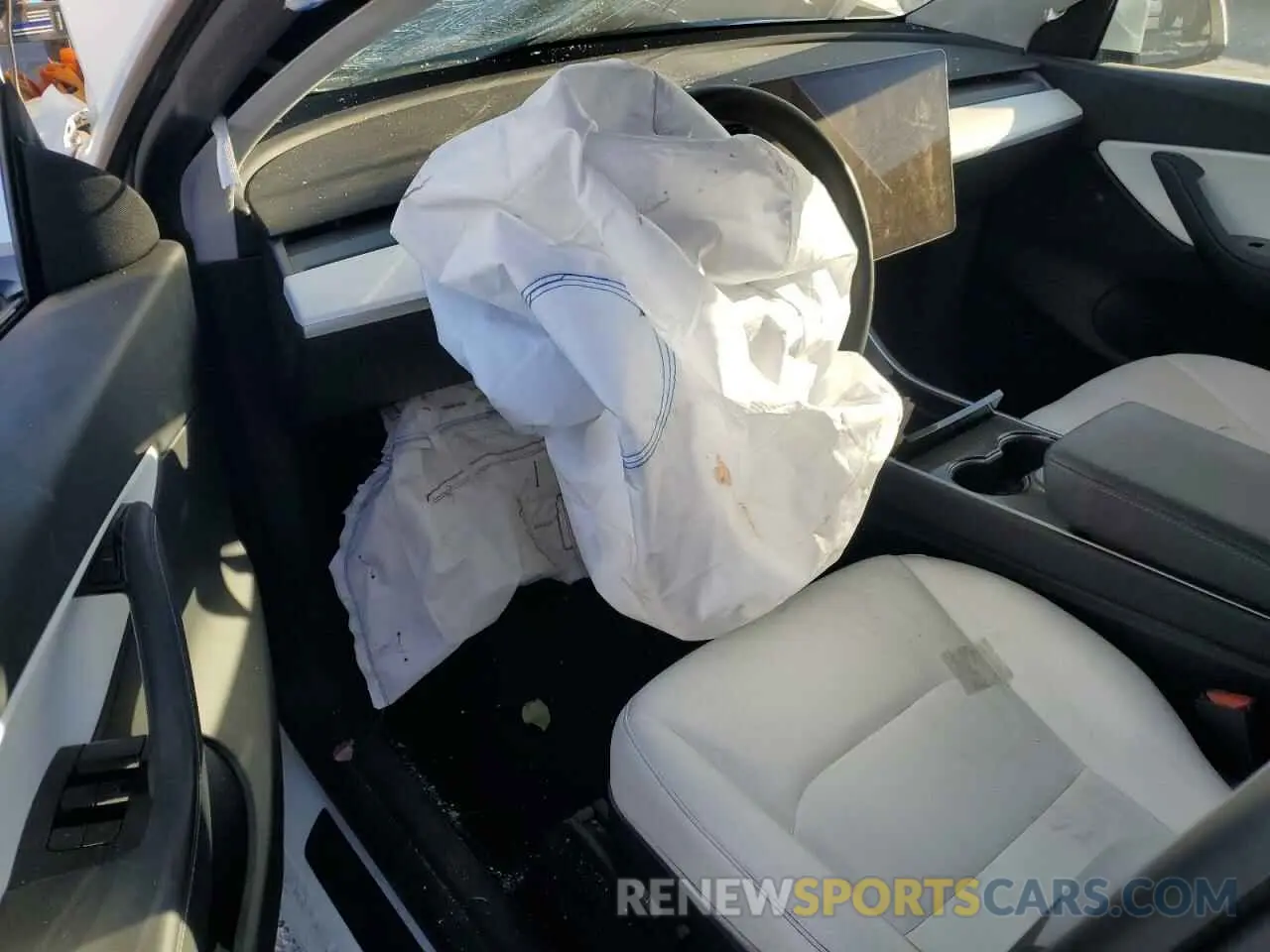8 Photograph of a damaged car 5YJYGDEE4LF014564 TESLA MODEL Y 2020