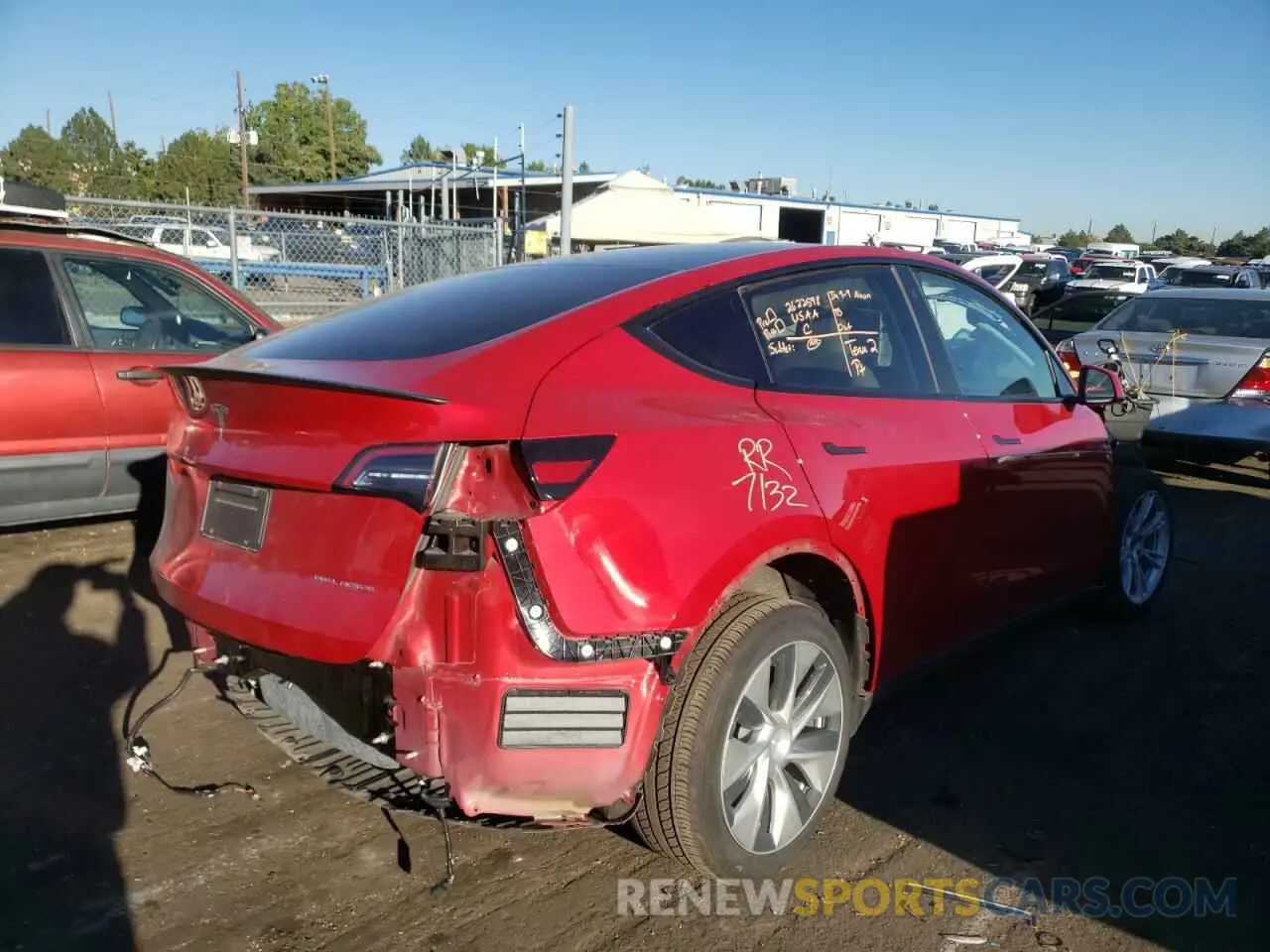 4 Photograph of a damaged car 5YJYGDEE4LF031042 TESLA MODEL Y 2020