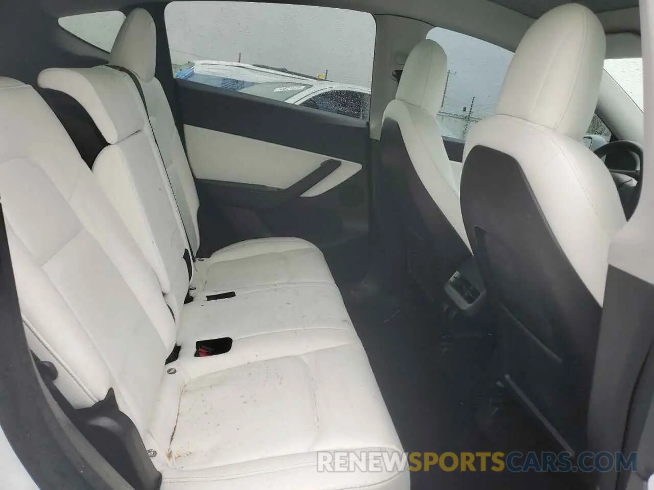 11 Photograph of a damaged car 5YJYGDEE4LF052702 TESLA MODEL Y 2020