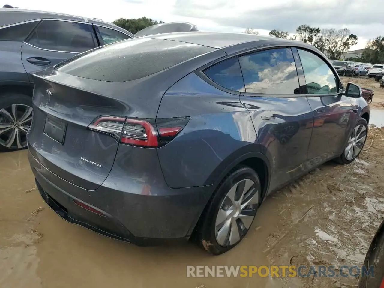 3 Photograph of a damaged car 5YJYGDEE5LF010040 TESLA MODEL Y 2020