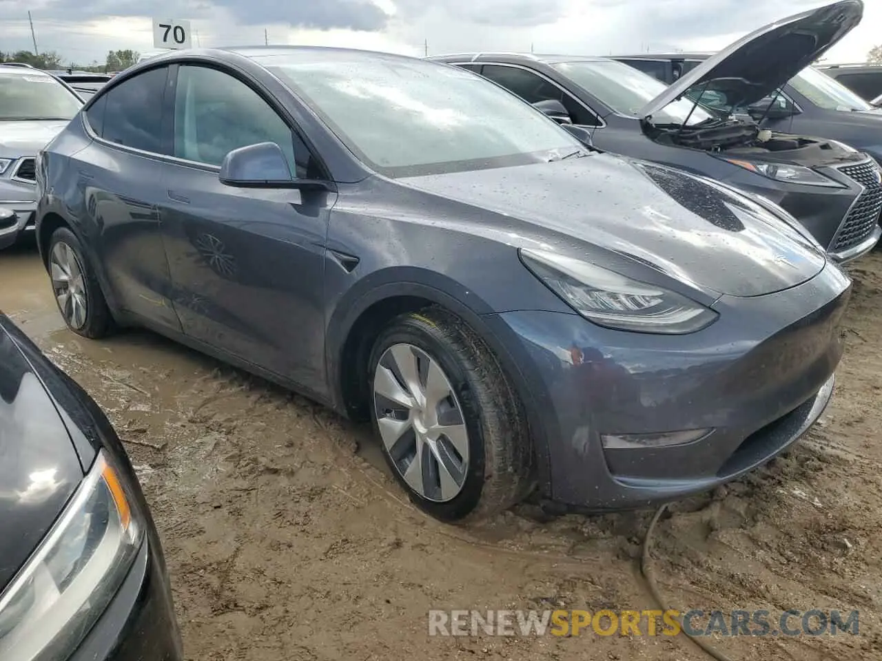 4 Photograph of a damaged car 5YJYGDEE5LF010040 TESLA MODEL Y 2020