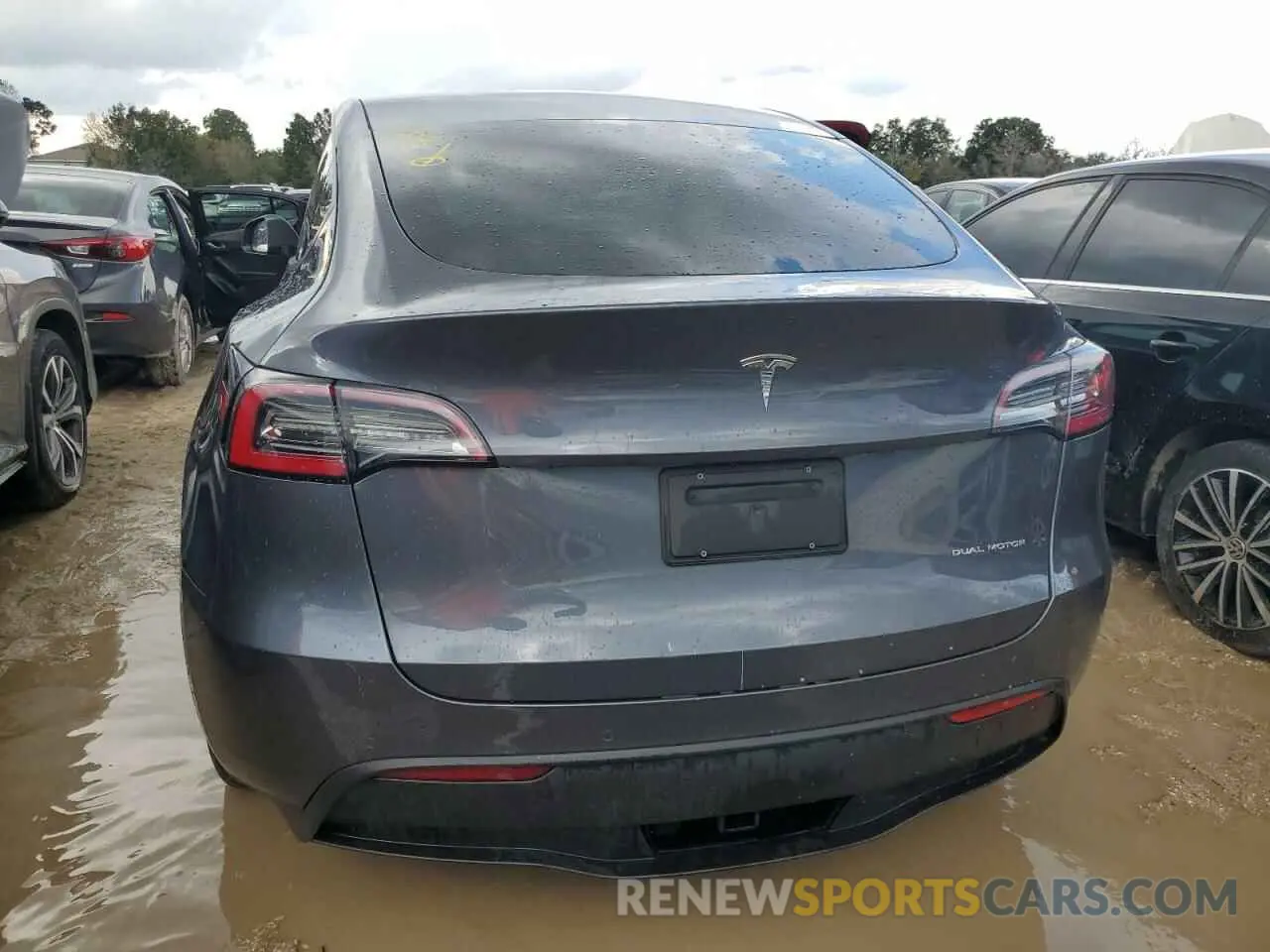 6 Photograph of a damaged car 5YJYGDEE5LF010040 TESLA MODEL Y 2020