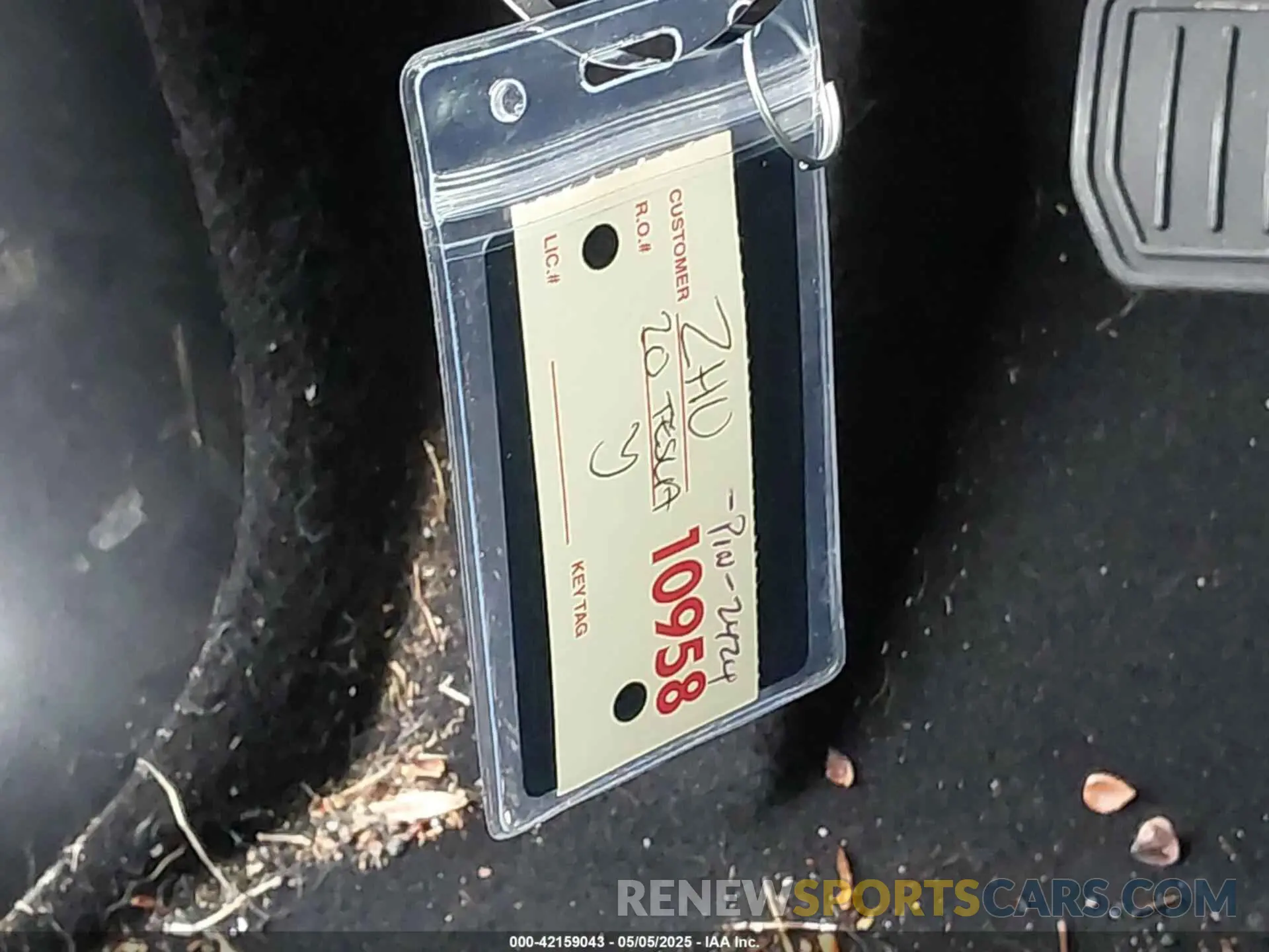 11 Photograph of a damaged car 5YJYGDEE5LF013245 TESLA MODEL Y 2020