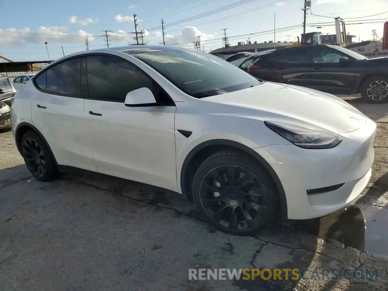 4 Photograph of a damaged car 5YJYGDEE5LF040347 TESLA MODEL Y 2020
