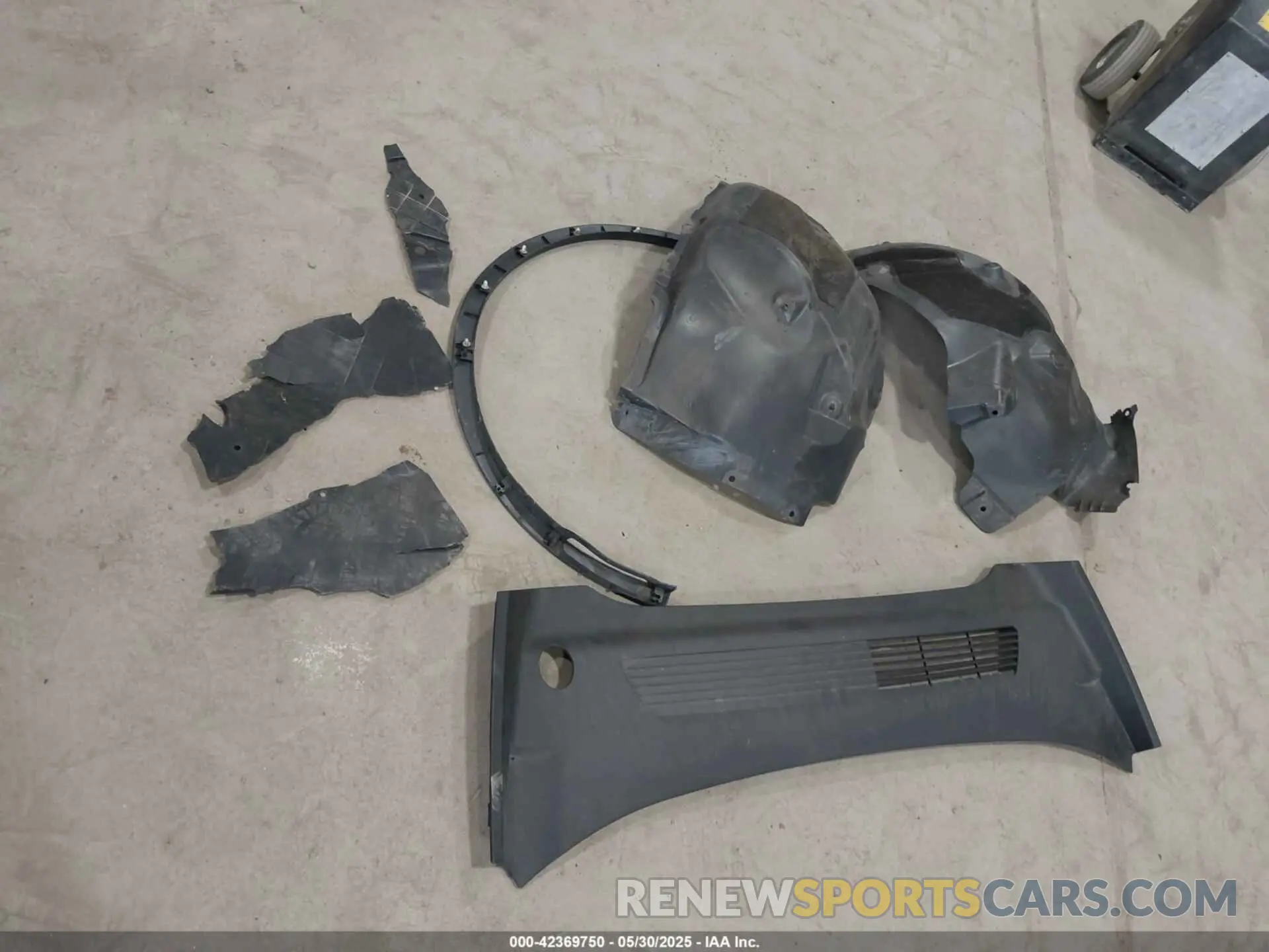 12 Photograph of a damaged car 5YJYGDEE5LF041935 TESLA MODEL Y 2020