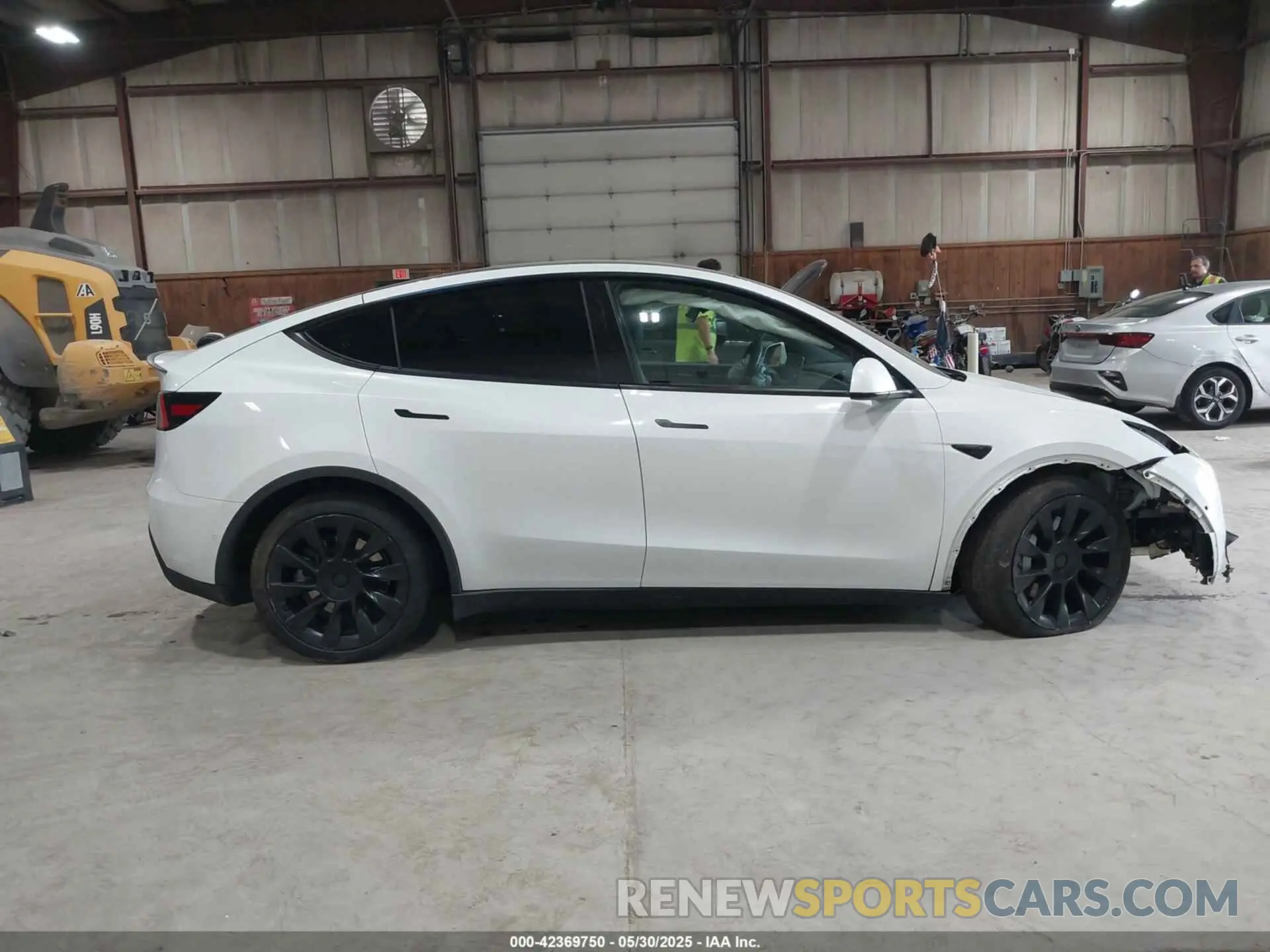 14 Photograph of a damaged car 5YJYGDEE5LF041935 TESLA MODEL Y 2020
