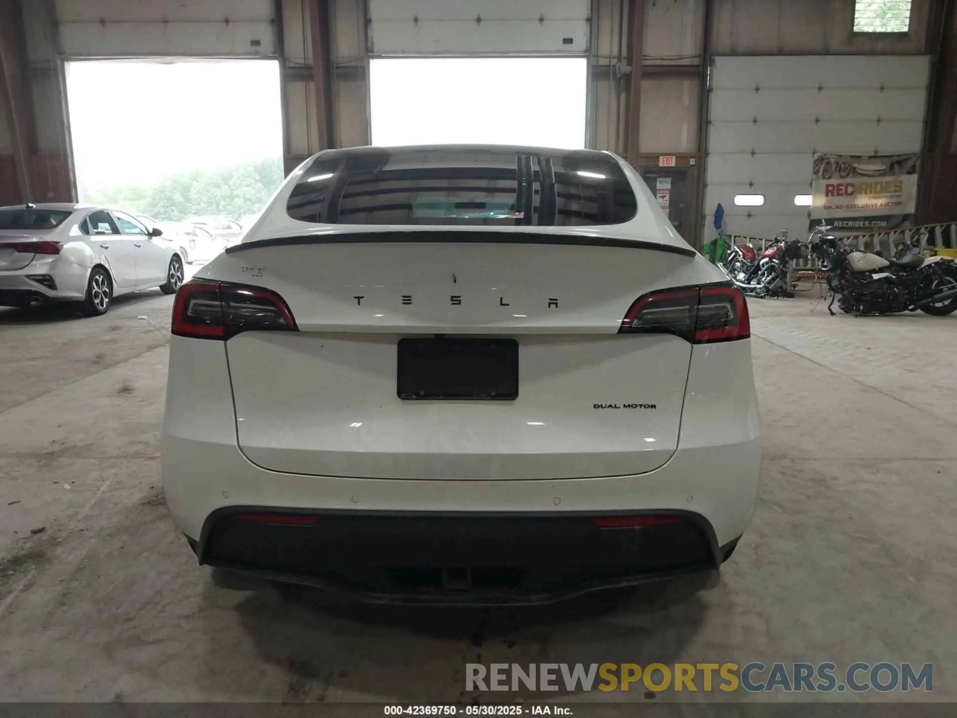 17 Photograph of a damaged car 5YJYGDEE5LF041935 TESLA MODEL Y 2020