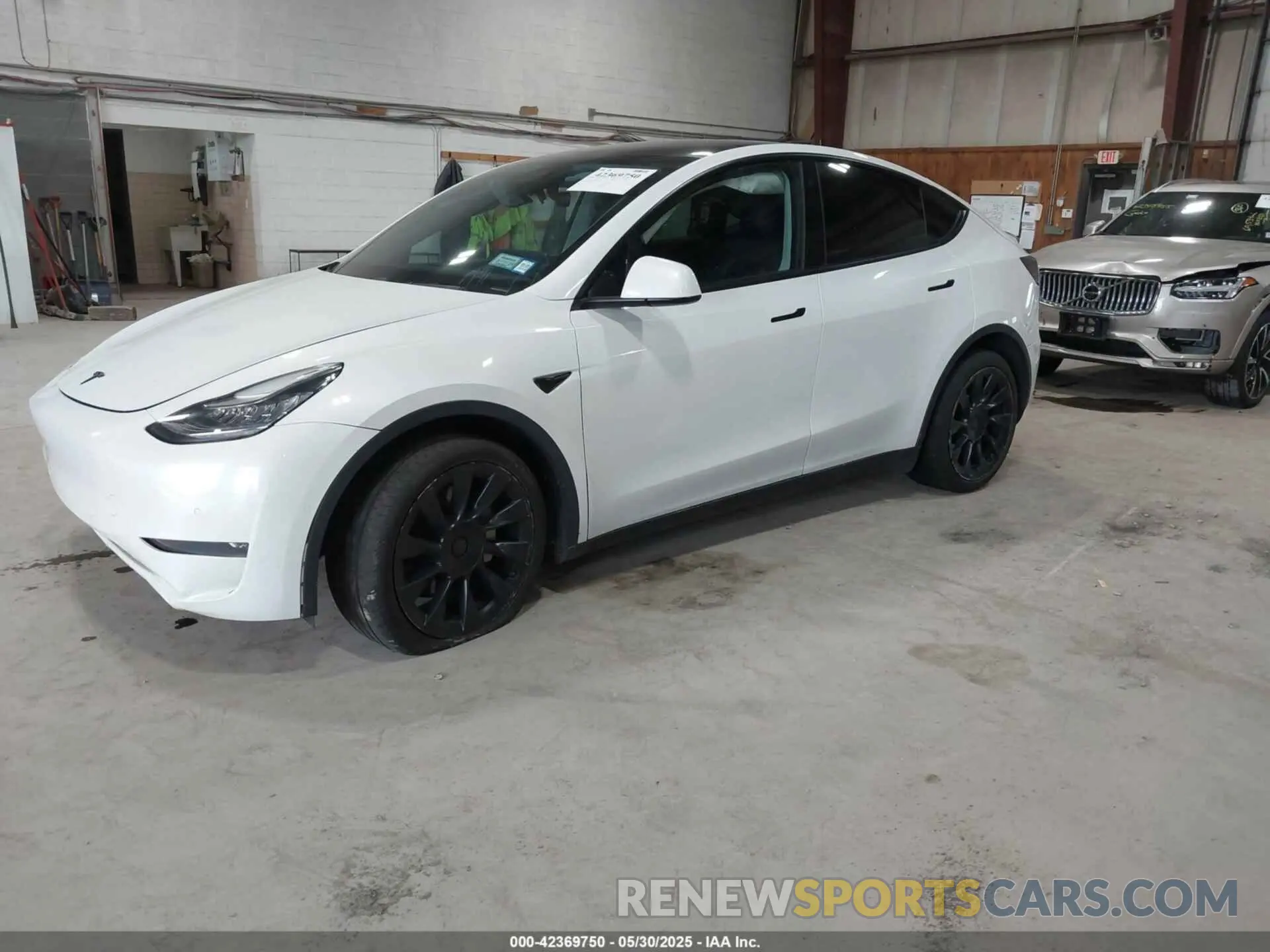 2 Photograph of a damaged car 5YJYGDEE5LF041935 TESLA MODEL Y 2020