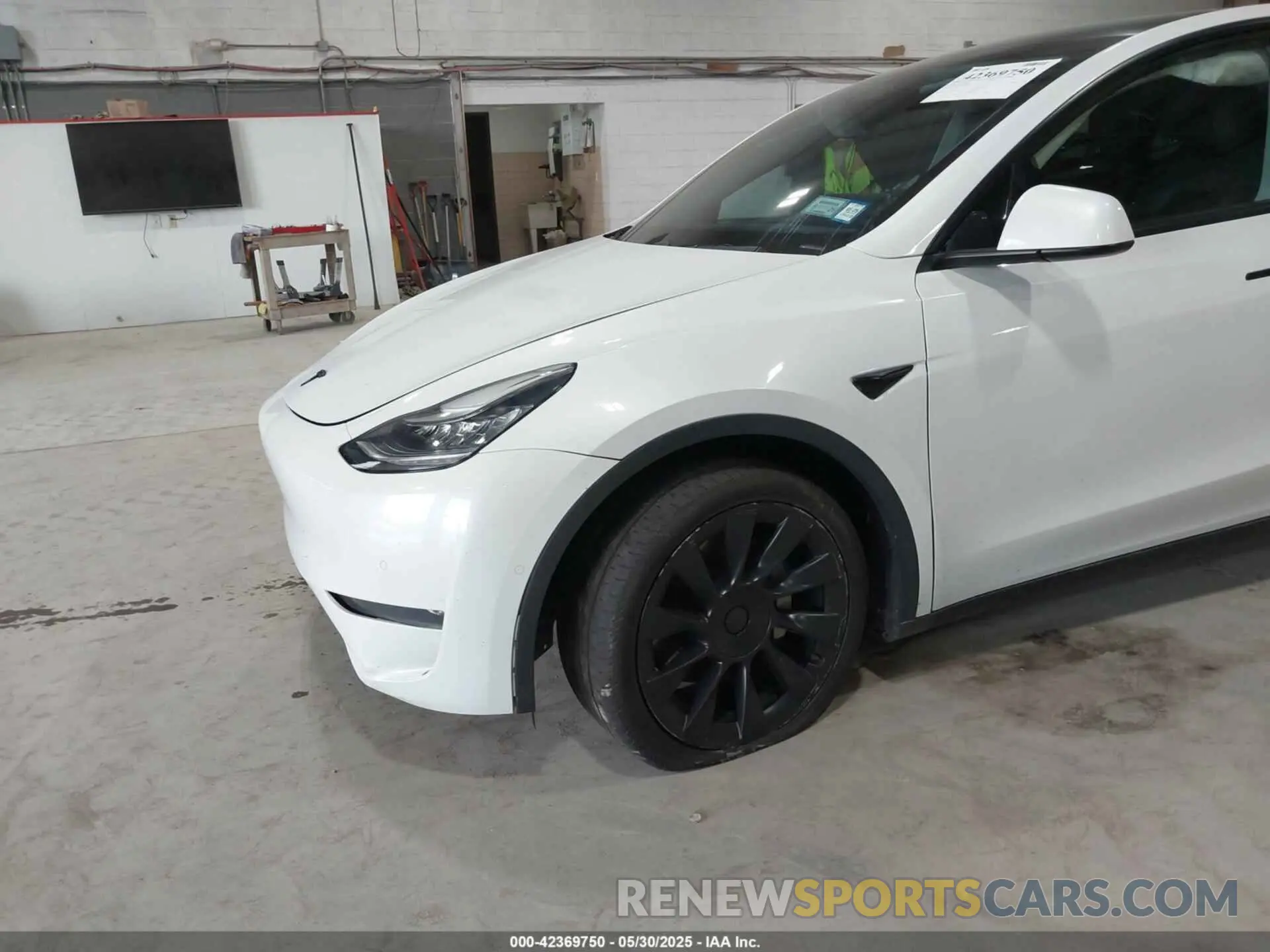 21 Photograph of a damaged car 5YJYGDEE5LF041935 TESLA MODEL Y 2020