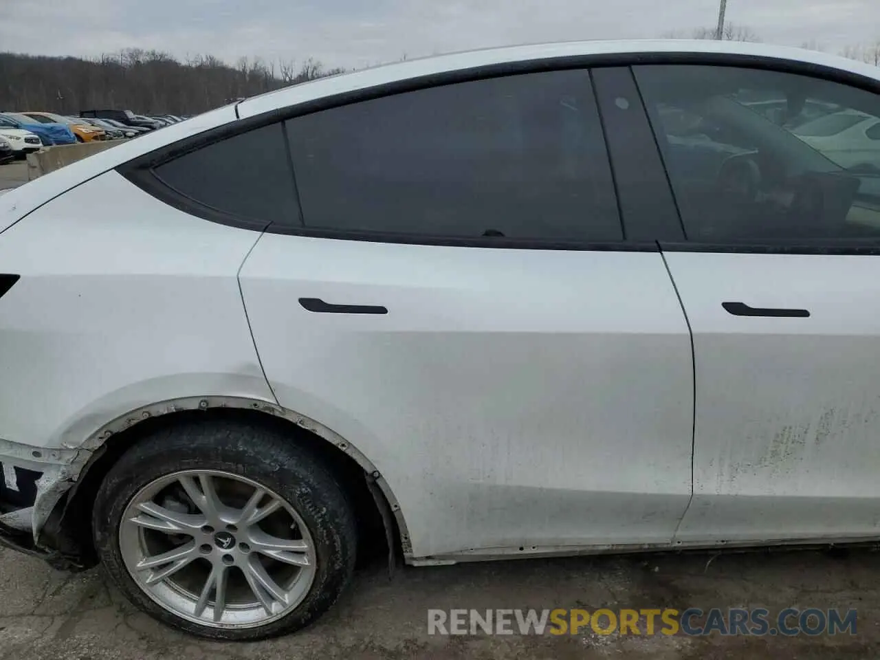 10 Photograph of a damaged car 5YJYGDEE6LF026456 TESLA MODEL Y 2020
