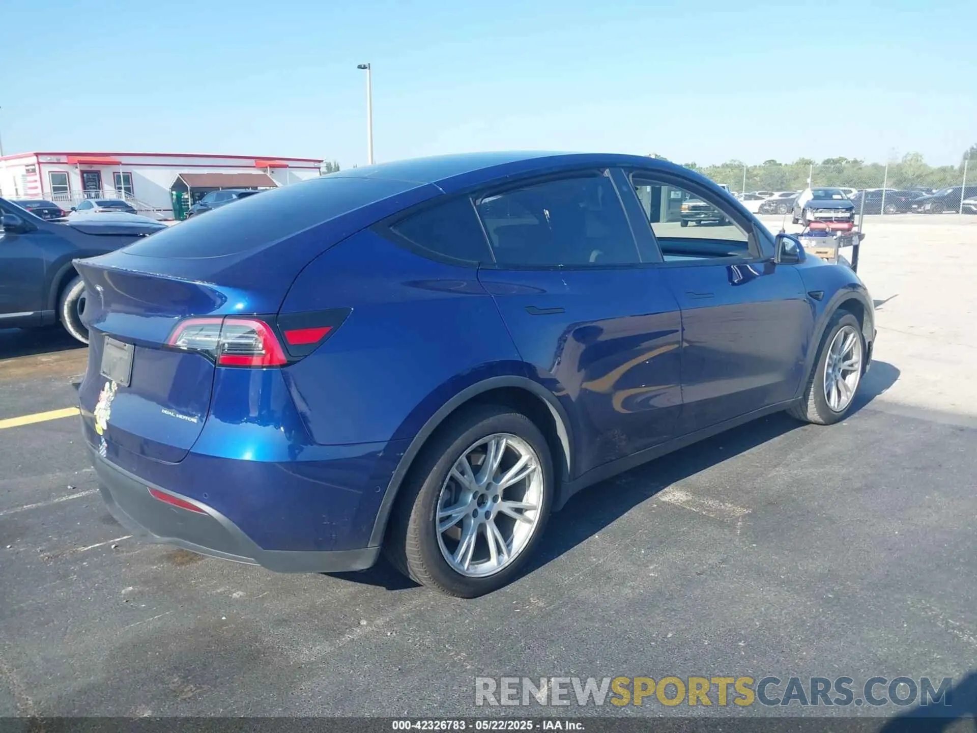 4 Photograph of a damaged car 5YJYGDEE6LF027400 TESLA MODEL Y 2020