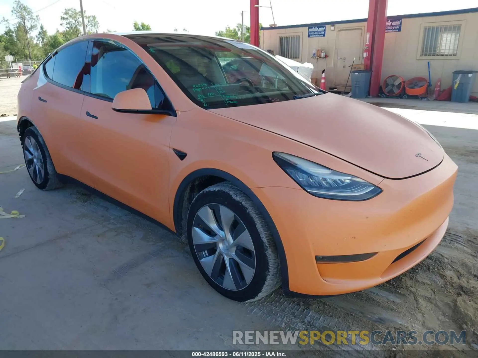 1 Photograph of a damaged car 5YJYGDEE6LF030717 TESLA MODEL Y 2020