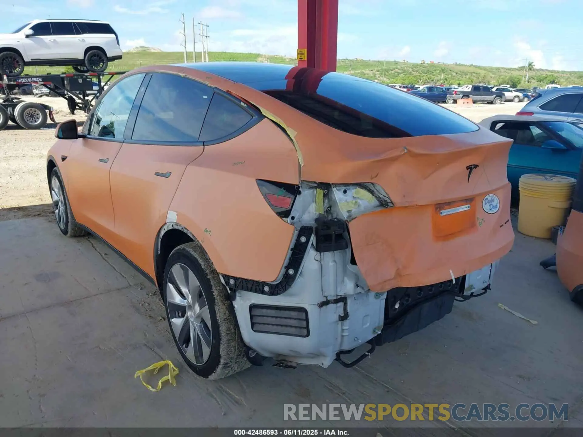 3 Photograph of a damaged car 5YJYGDEE6LF030717 TESLA MODEL Y 2020