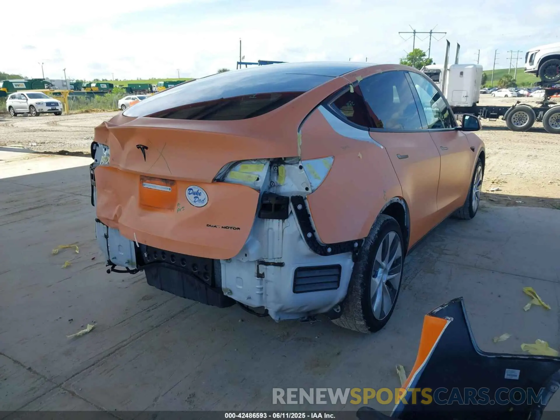 4 Photograph of a damaged car 5YJYGDEE6LF030717 TESLA MODEL Y 2020