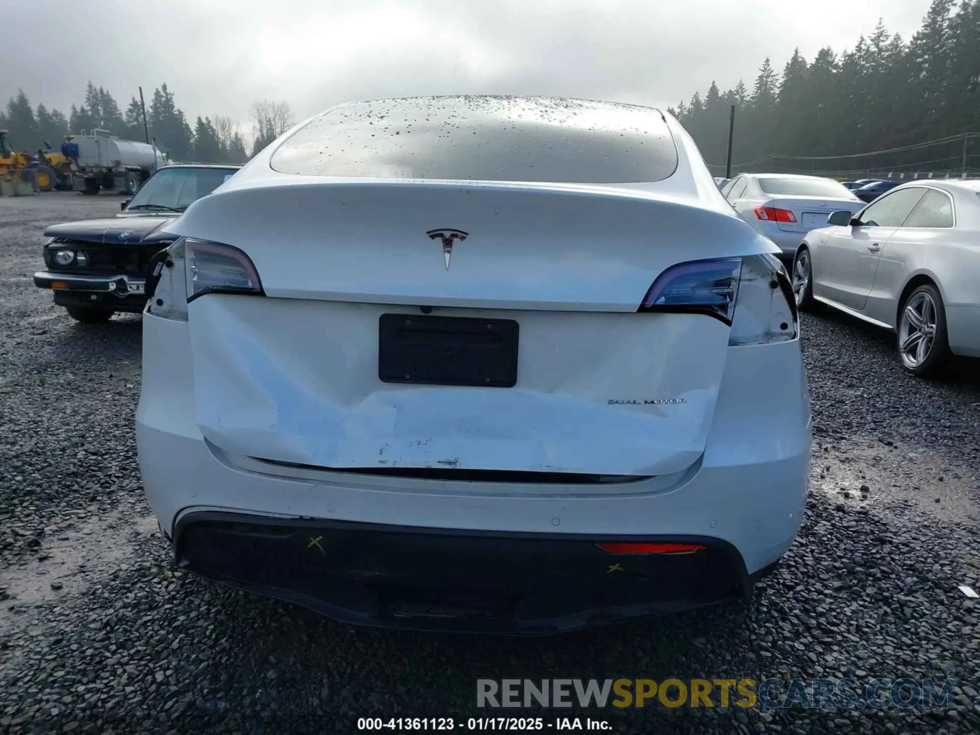 17 Фотография поврежденного автомобиля 5YJYGDEE7LF010525 TESLA MODEL Y 2020