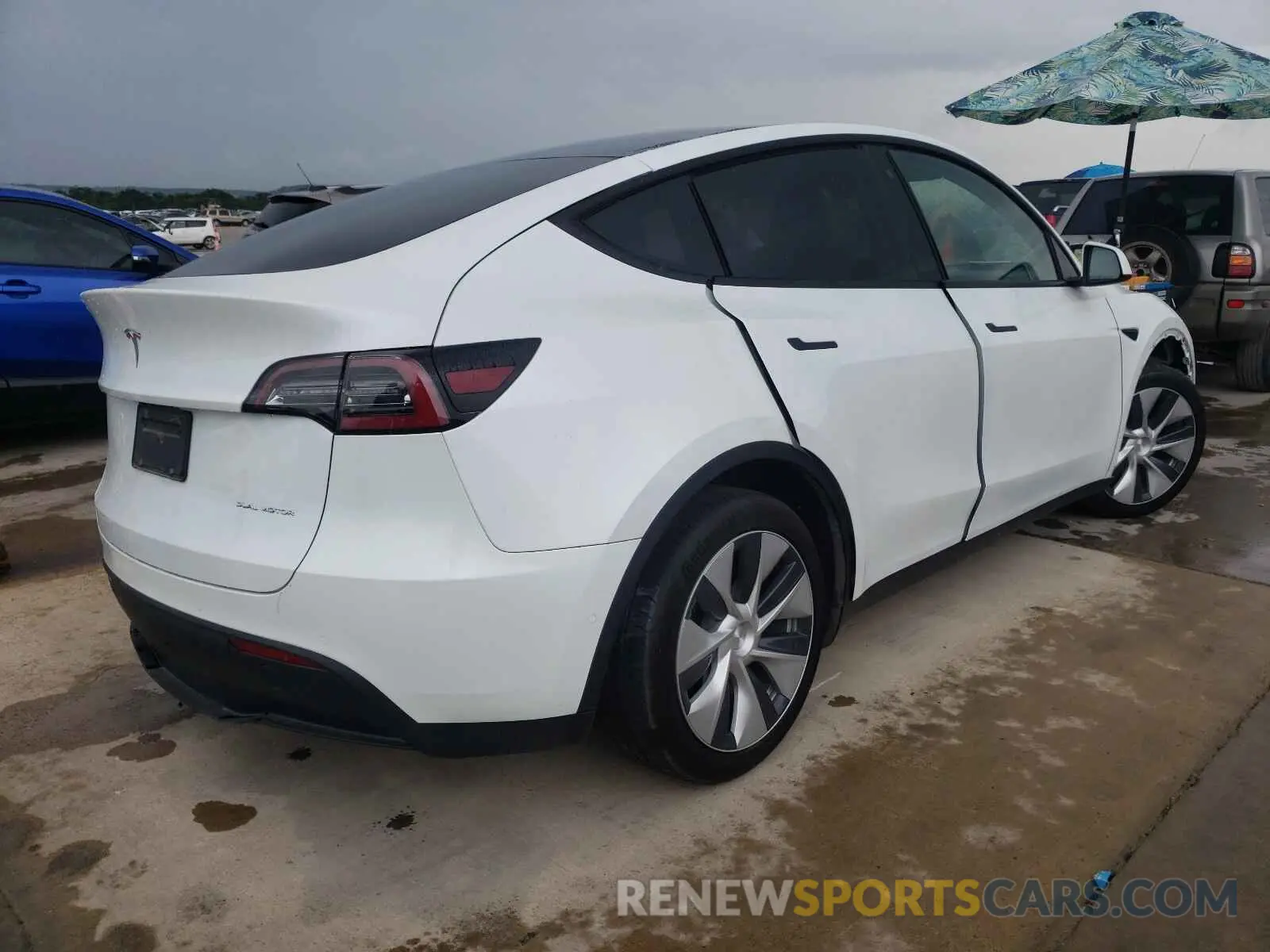 4 Photograph of a damaged car 5YJYGDEE7LF013294 TESLA MODEL Y 2020