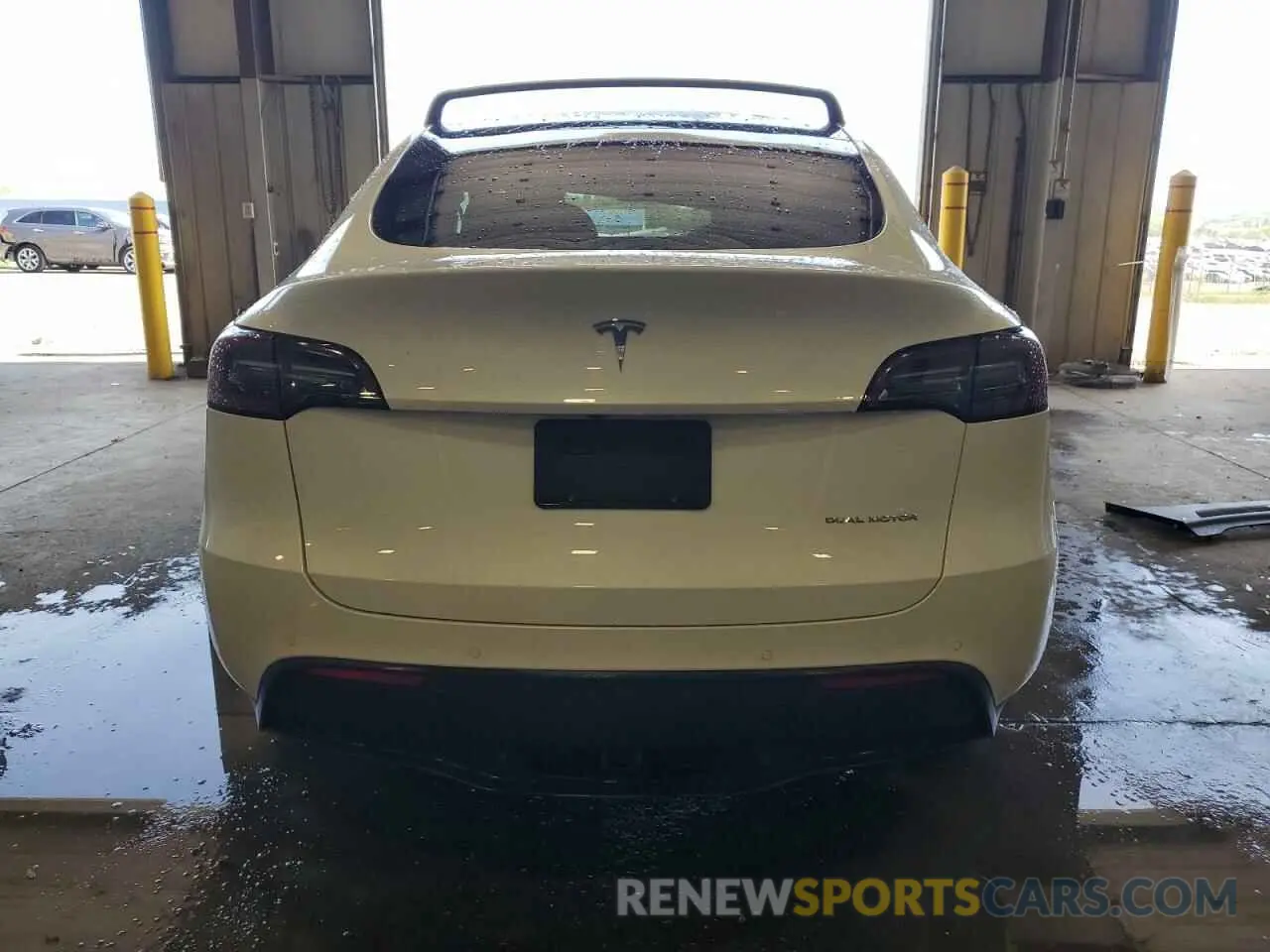 6 Photograph of a damaged car 5YJYGDEE7LF015255 TESLA MODEL Y 2020