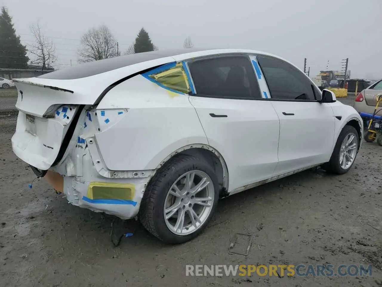 3 Photograph of a damaged car 5YJYGDEE7LF043301 TESLA MODEL Y 2020