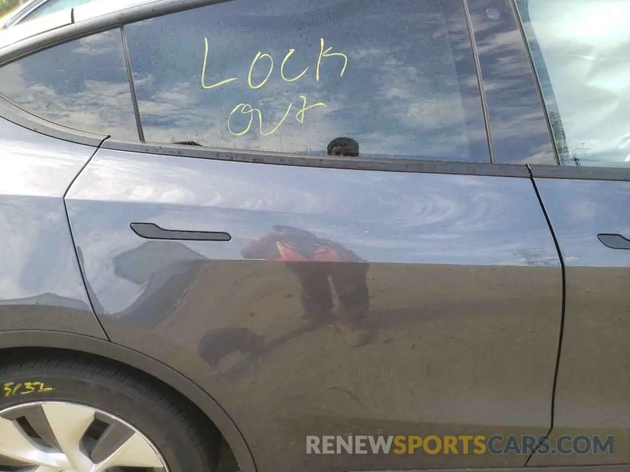 6 Photograph of a damaged car 5YJYGDEE7LF044917 TESLA MODEL Y 2020