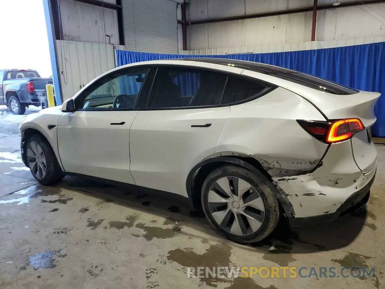 2 Photograph of a damaged car 5YJYGDEE8LF050340 TESLA MODEL Y 2020
