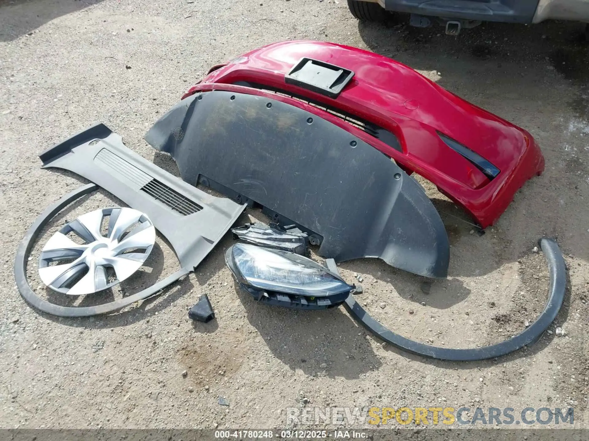 12 Photograph of a damaged car 5YJYGDEE9LF009957 TESLA MODEL Y 2020