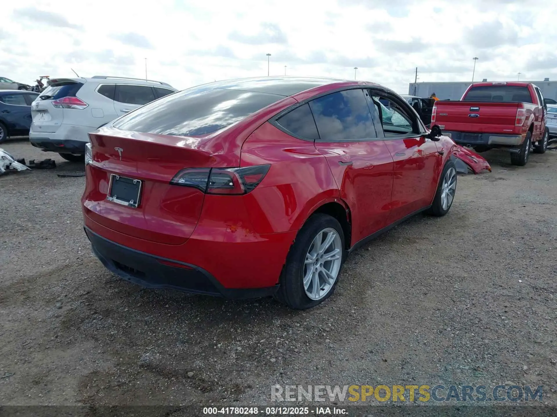 4 Photograph of a damaged car 5YJYGDEE9LF009957 TESLA MODEL Y 2020