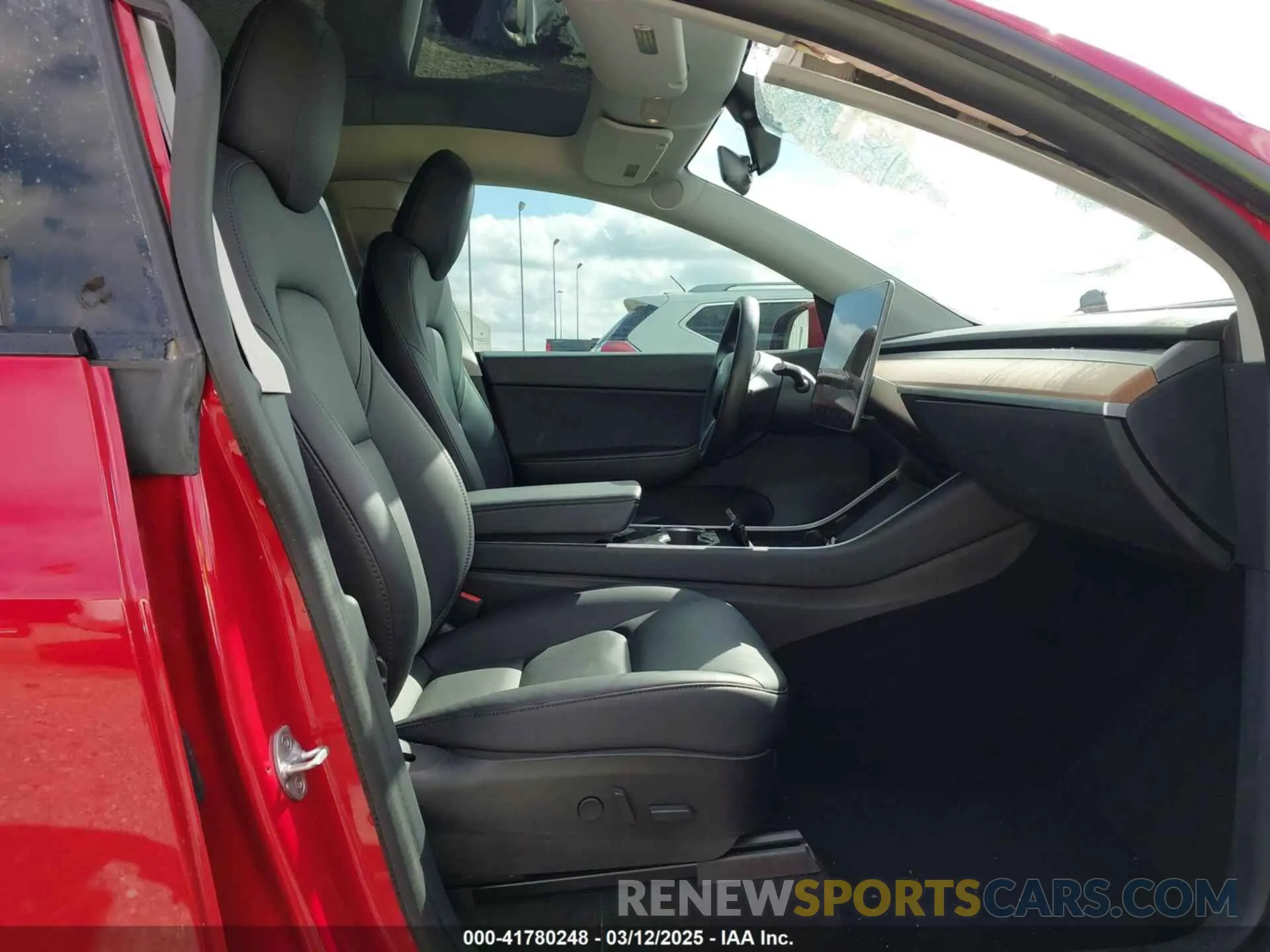 5 Photograph of a damaged car 5YJYGDEE9LF009957 TESLA MODEL Y 2020