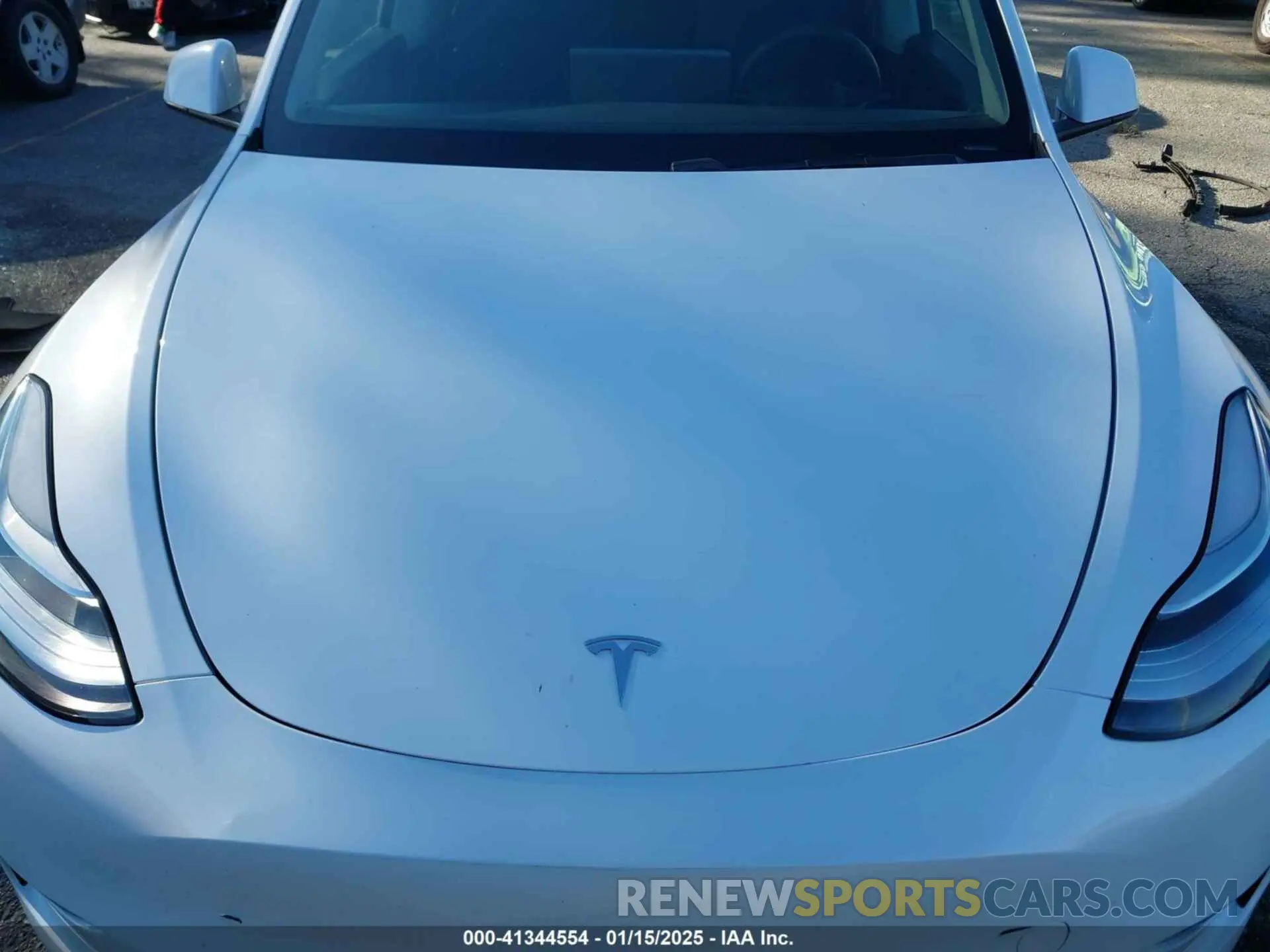 10 Photograph of a damaged car 5YJYGDEE9LF013636 TESLA MODEL Y 2020