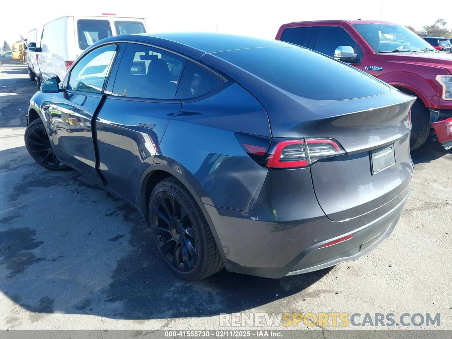 3 Фотография поврежденного автомобиля 5YJYGDEE9LF022711 TESLA MODEL Y 2020