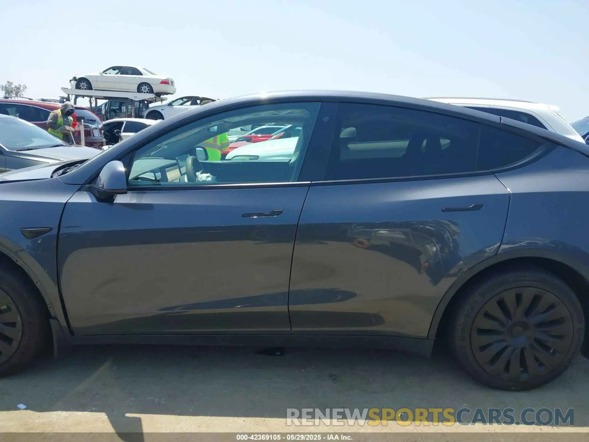 14 Photograph of a damaged car 5YJYGDEEXLF010356 TESLA MODEL Y 2020