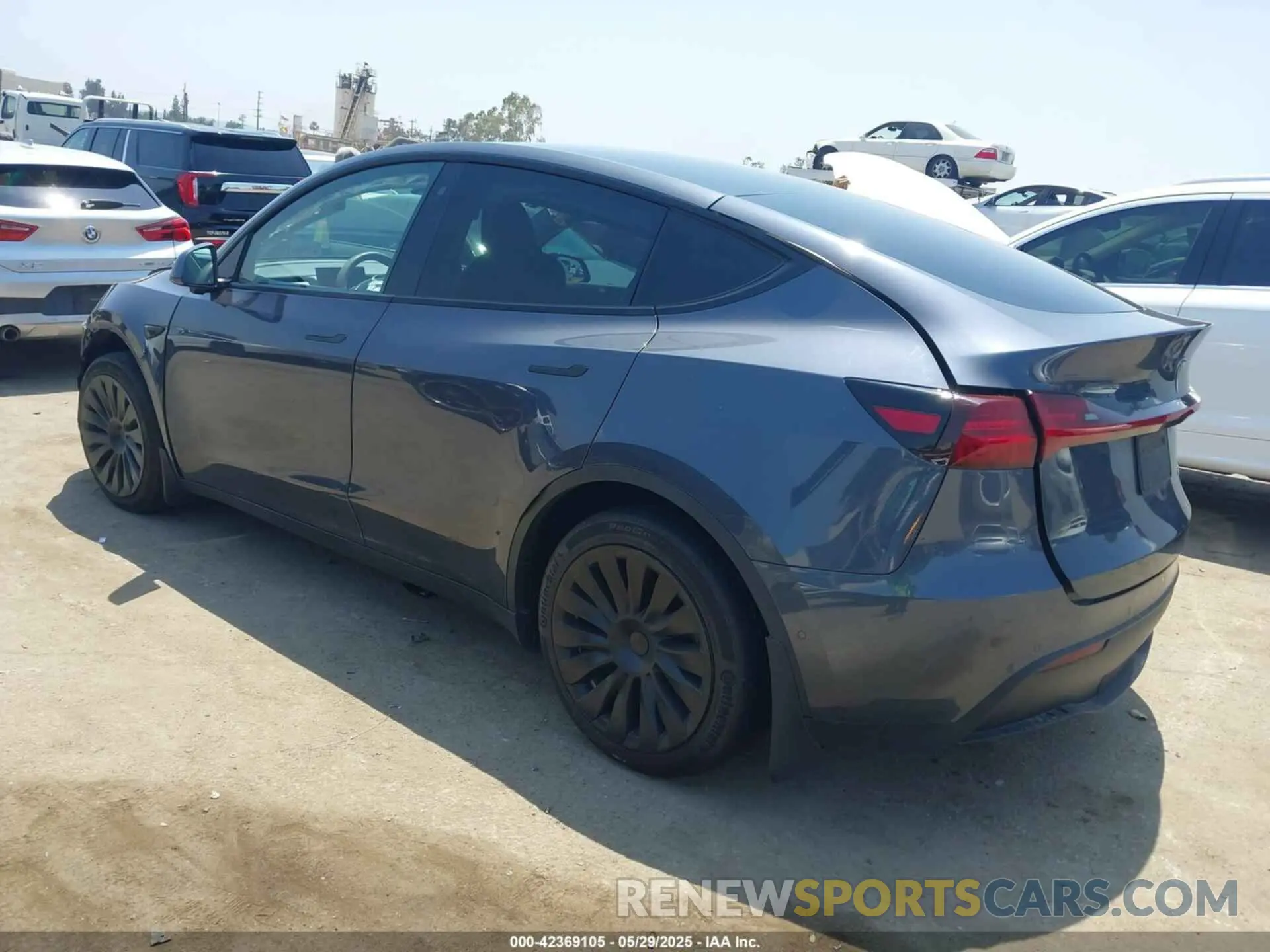 3 Photograph of a damaged car 5YJYGDEEXLF010356 TESLA MODEL Y 2020