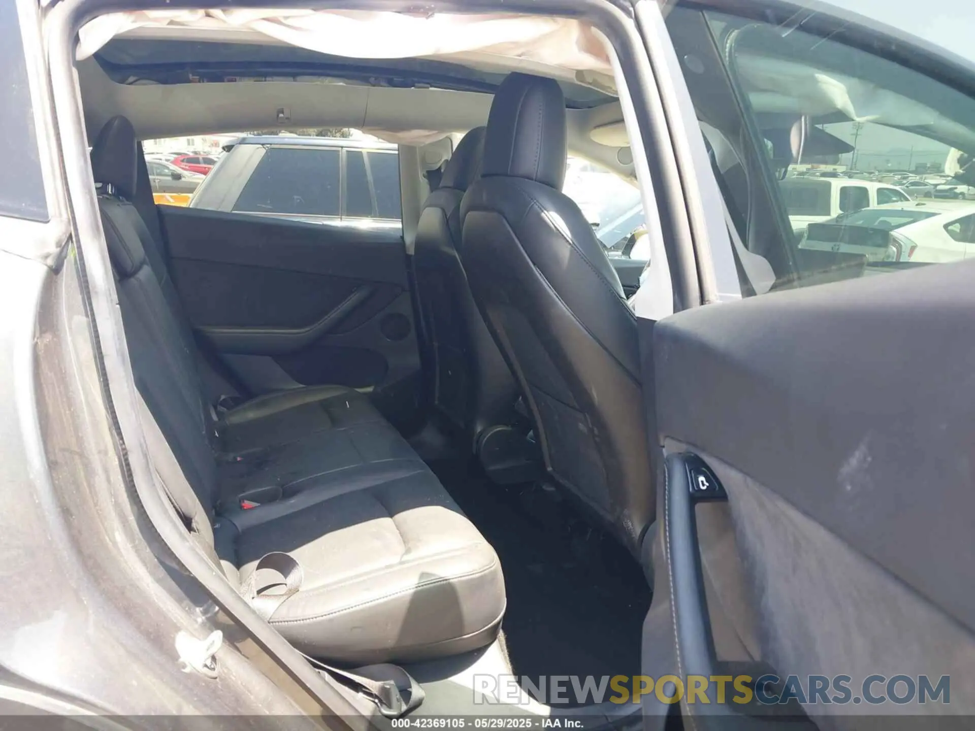 8 Photograph of a damaged car 5YJYGDEEXLF010356 TESLA MODEL Y 2020