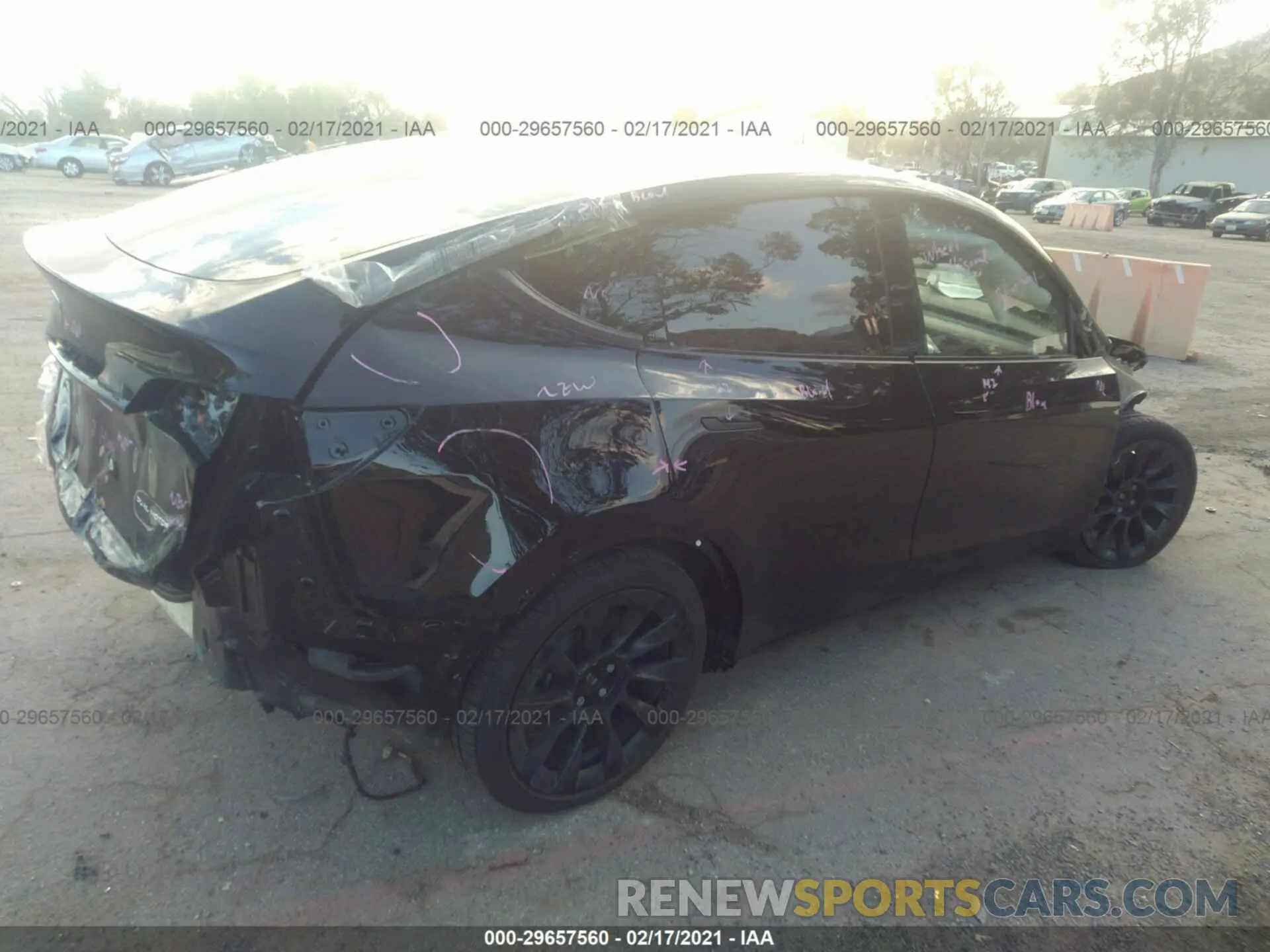 4 Photograph of a damaged car 5YJYGDEEXLF052476 TESLA MODEL Y 2020