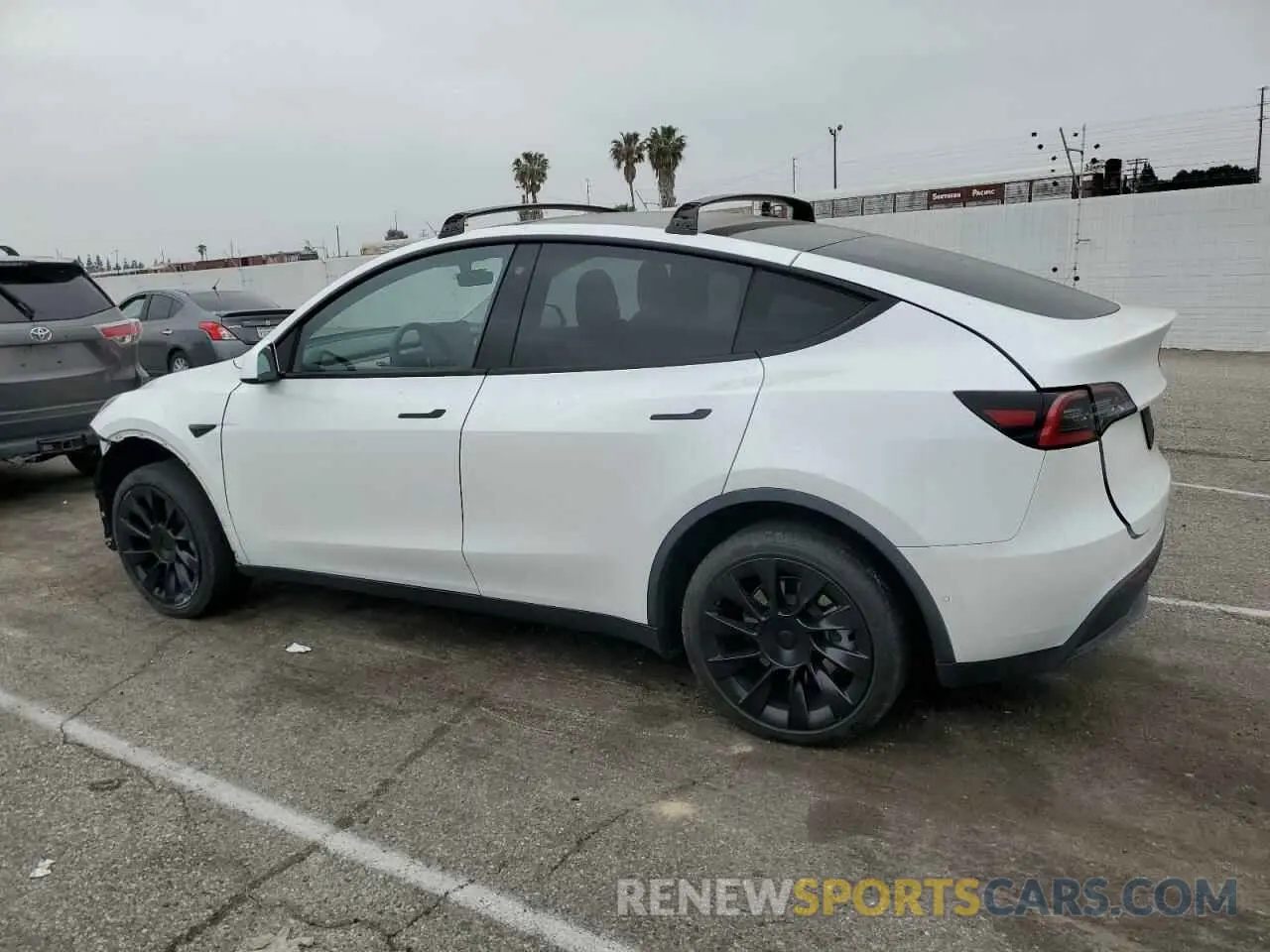 2 Photograph of a damaged car 5YJYGDEEXLF052963 TESLA MODEL Y 2020