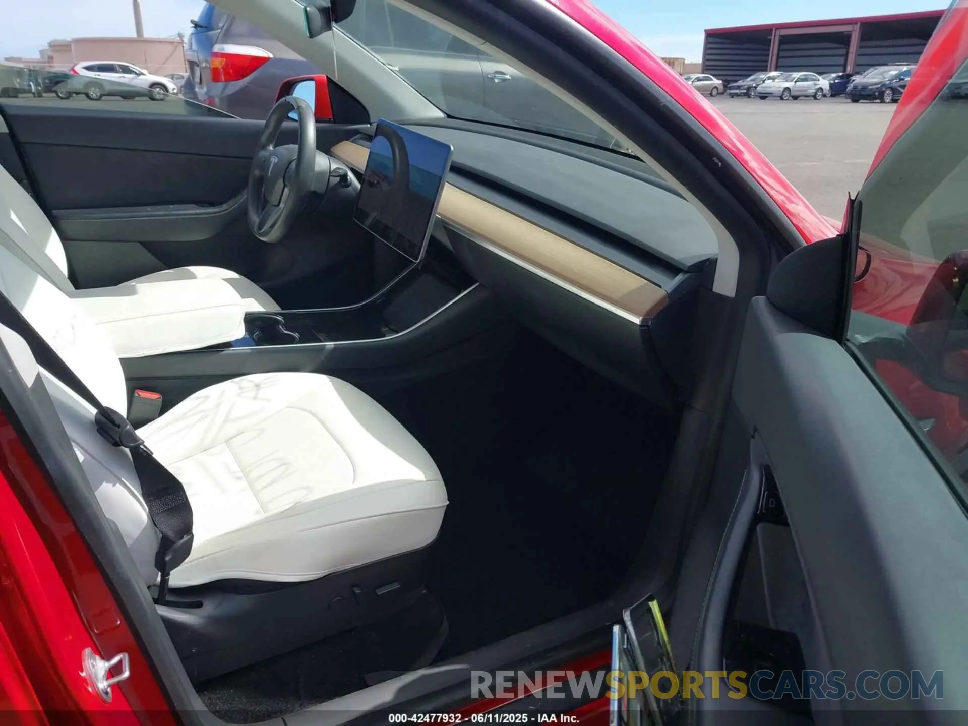 5 Photograph of a damaged car 5YJYGDEF0LF039096 TESLA MODEL Y 2020