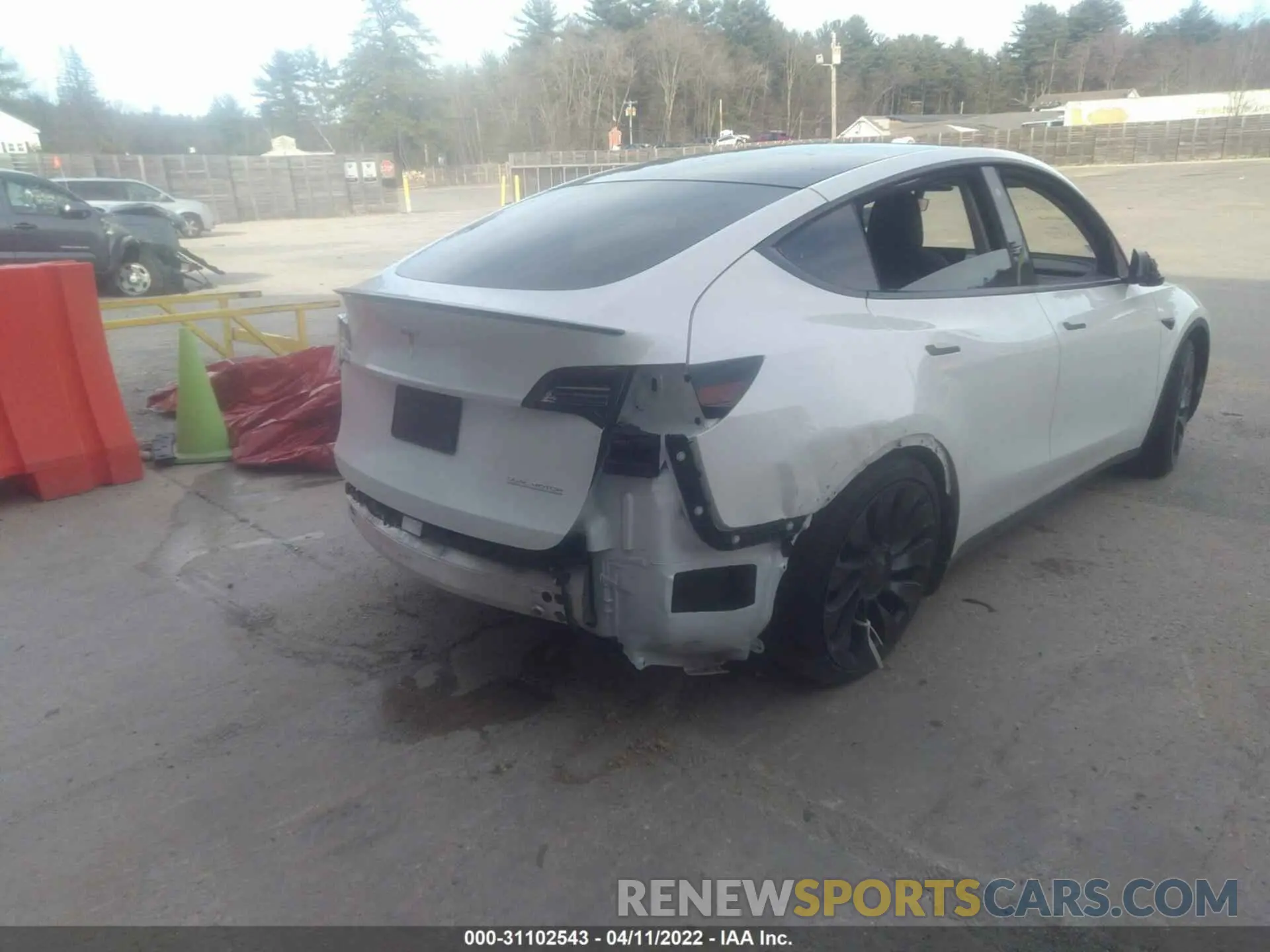4 Photograph of a damaged car 5YJYGDEF3LF012300 TESLA MODEL Y 2020