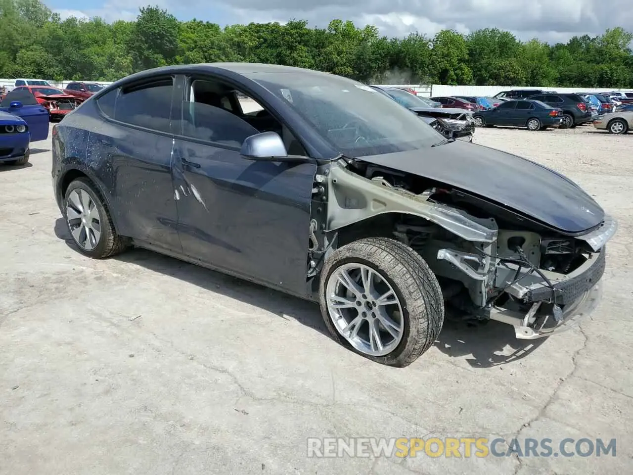 4 Photograph of a damaged car 5YJYGDEF4LF011396 TESLA MODEL Y 2020