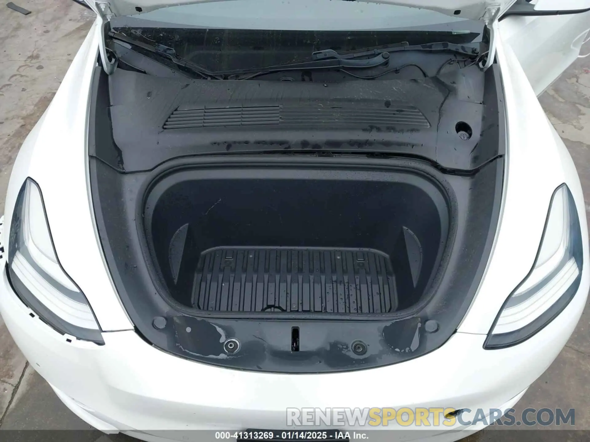 10 Photograph of a damaged car 5YJYGDEF4LF028053 TESLA MODEL Y 2020