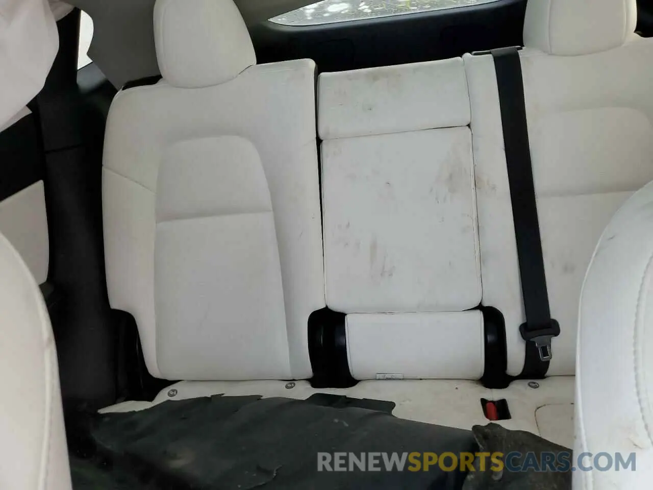 10 Photograph of a damaged car 5YJYGDEF6LF049924 TESLA MODEL Y 2020