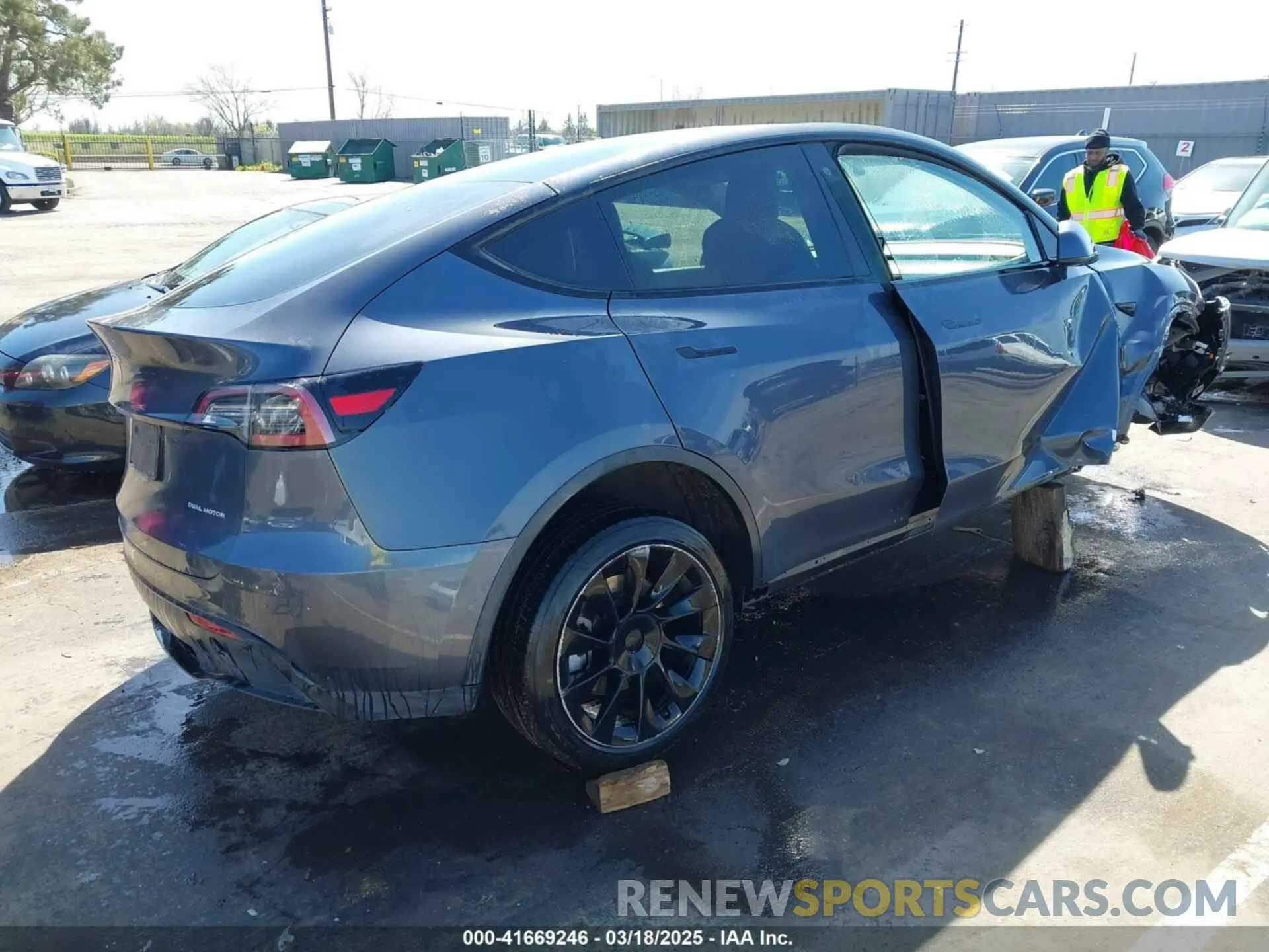 4 Photograph of a damaged car 5YJYGDEF8LF000658 TESLA MODEL Y 2020