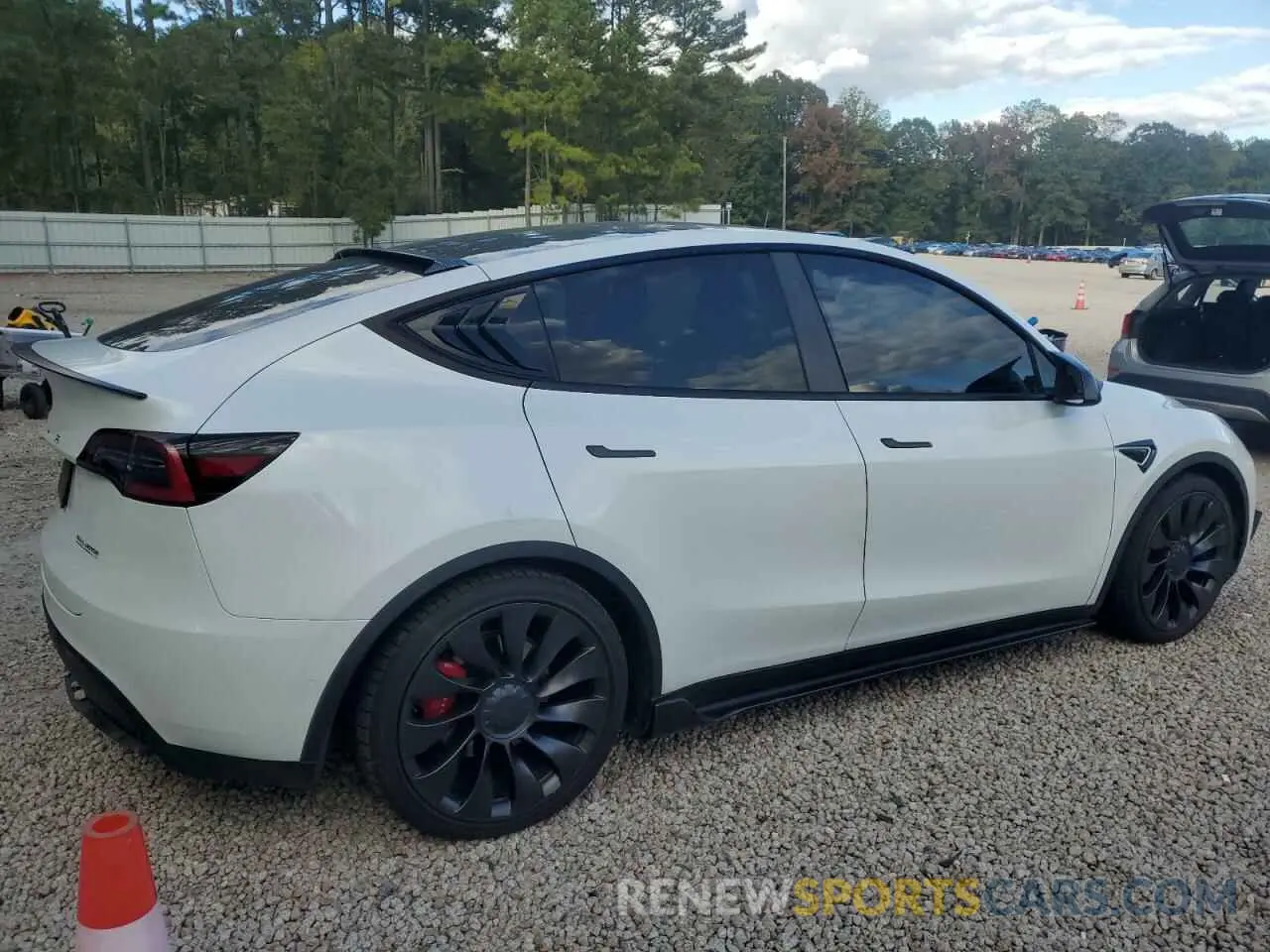 3 Photograph of a damaged car 5YJYGDEF8LF039587 TESLA MODEL Y 2020