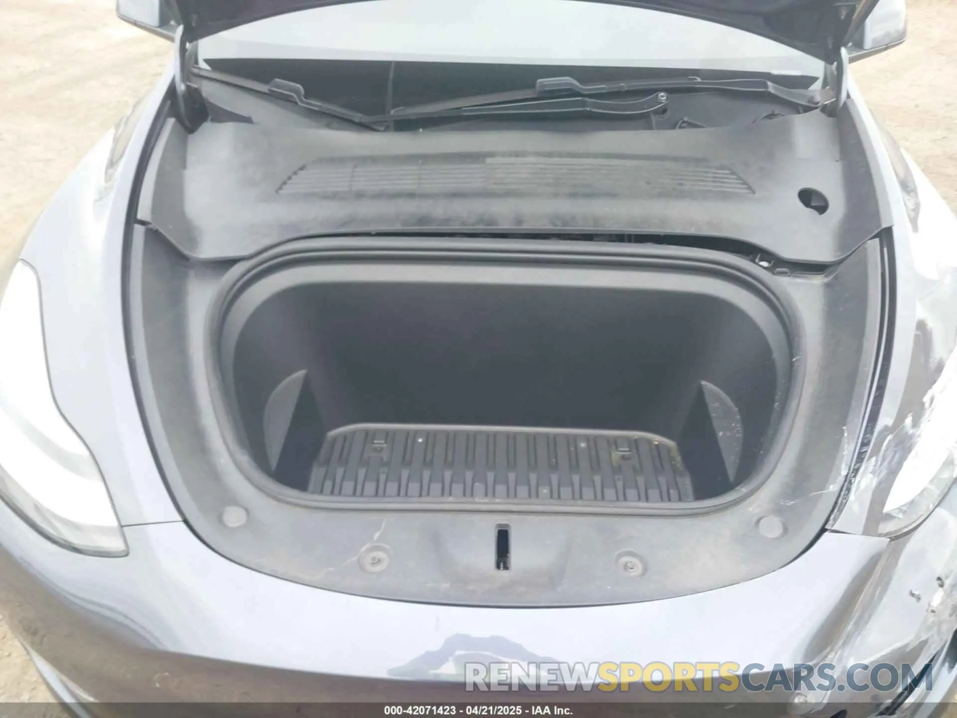10 Photograph of a damaged car 5YJYGDEF8LF046961 TESLA MODEL Y 2020