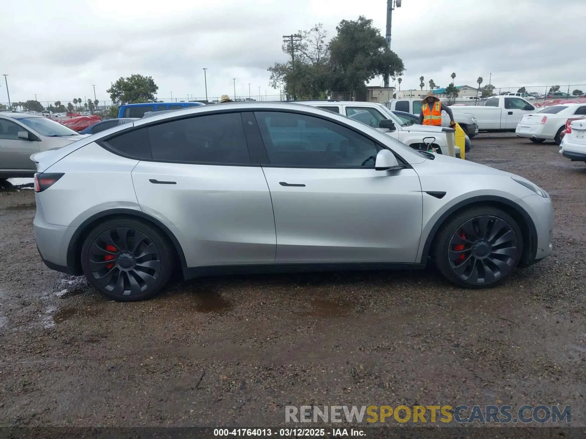 13 Фотография поврежденного автомобиля 5YJYGDEF9LF038500 TESLA MODEL Y 2020