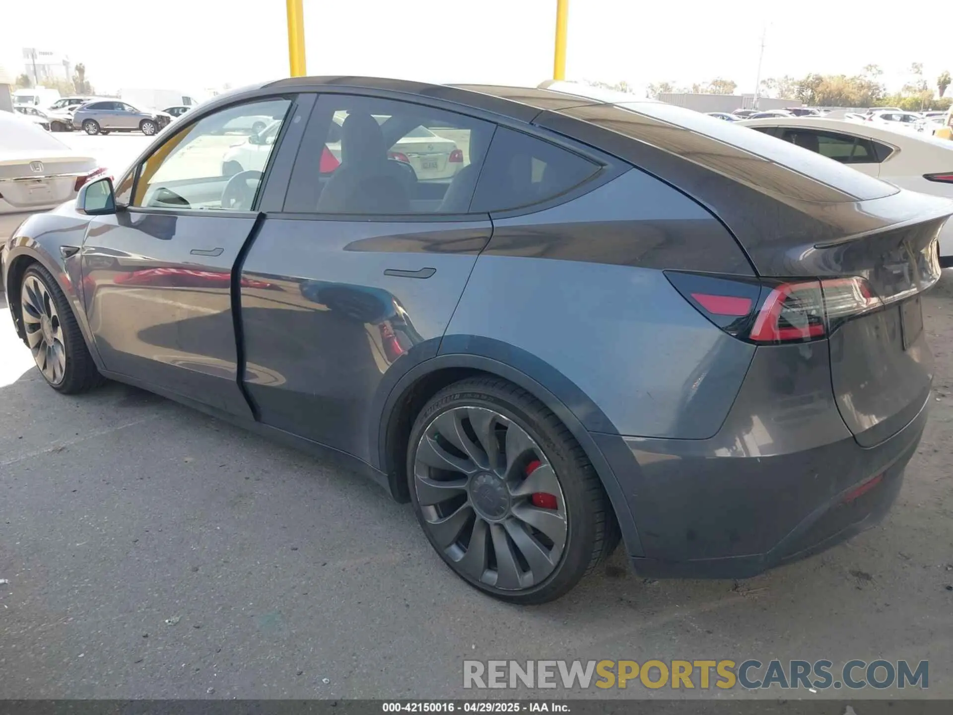 3 Фотография поврежденного автомобиля 5YJYGDEFXLF058707 TESLA MODEL Y 2020